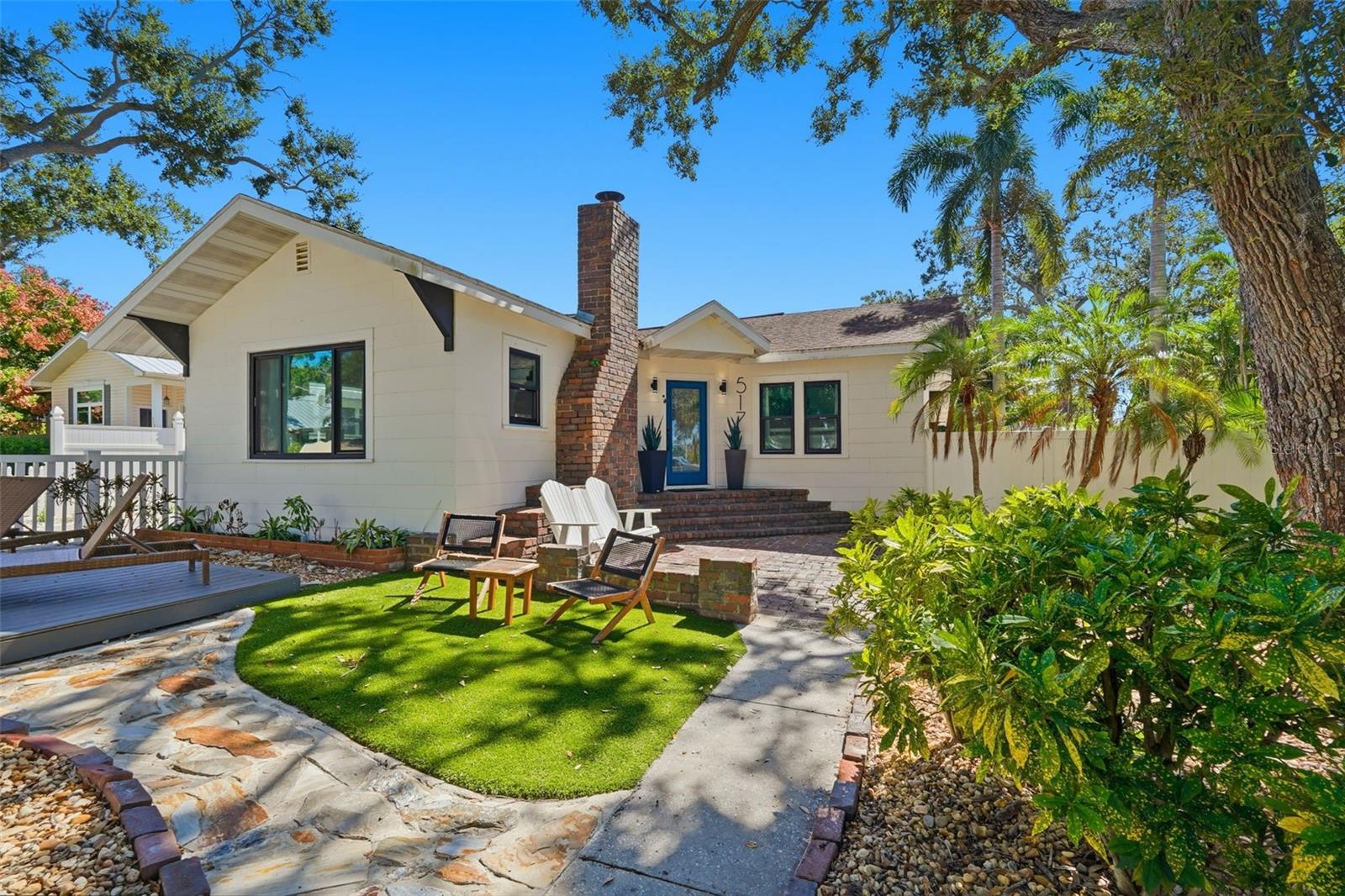 Single Family Residence in CRYSTAL BEACH, FL - Daniel Dourado