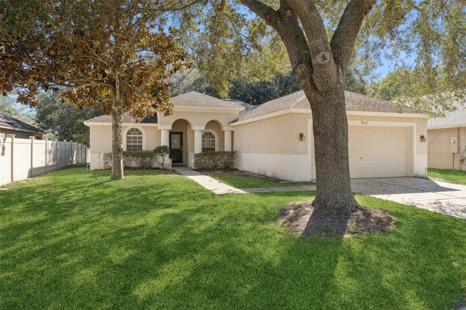 Single Family Residence in DELTONA, FL - Daniel Dourado