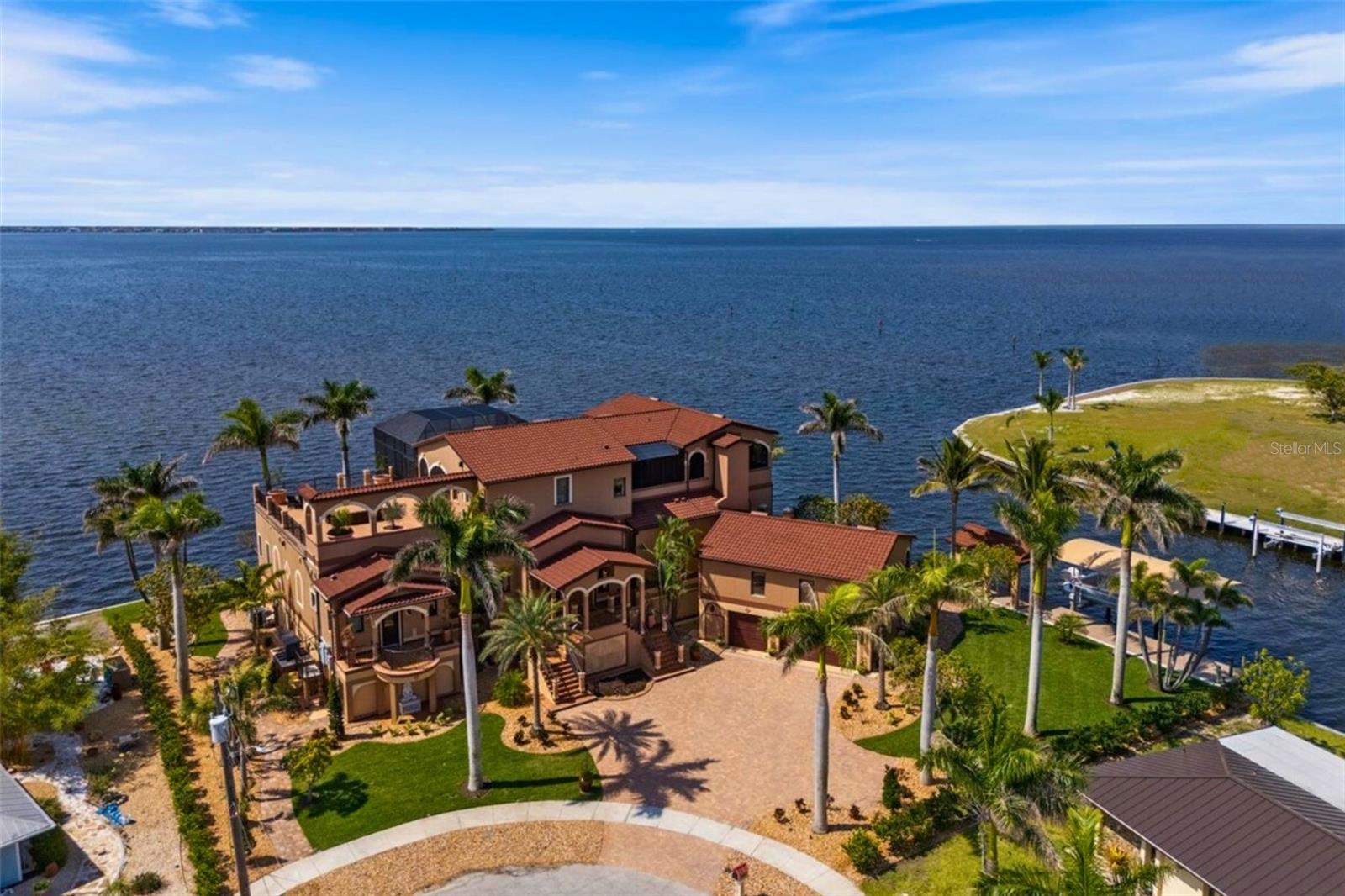 Single Family Residence em PORT CHARLOTTE, FL - Daniel Dourado