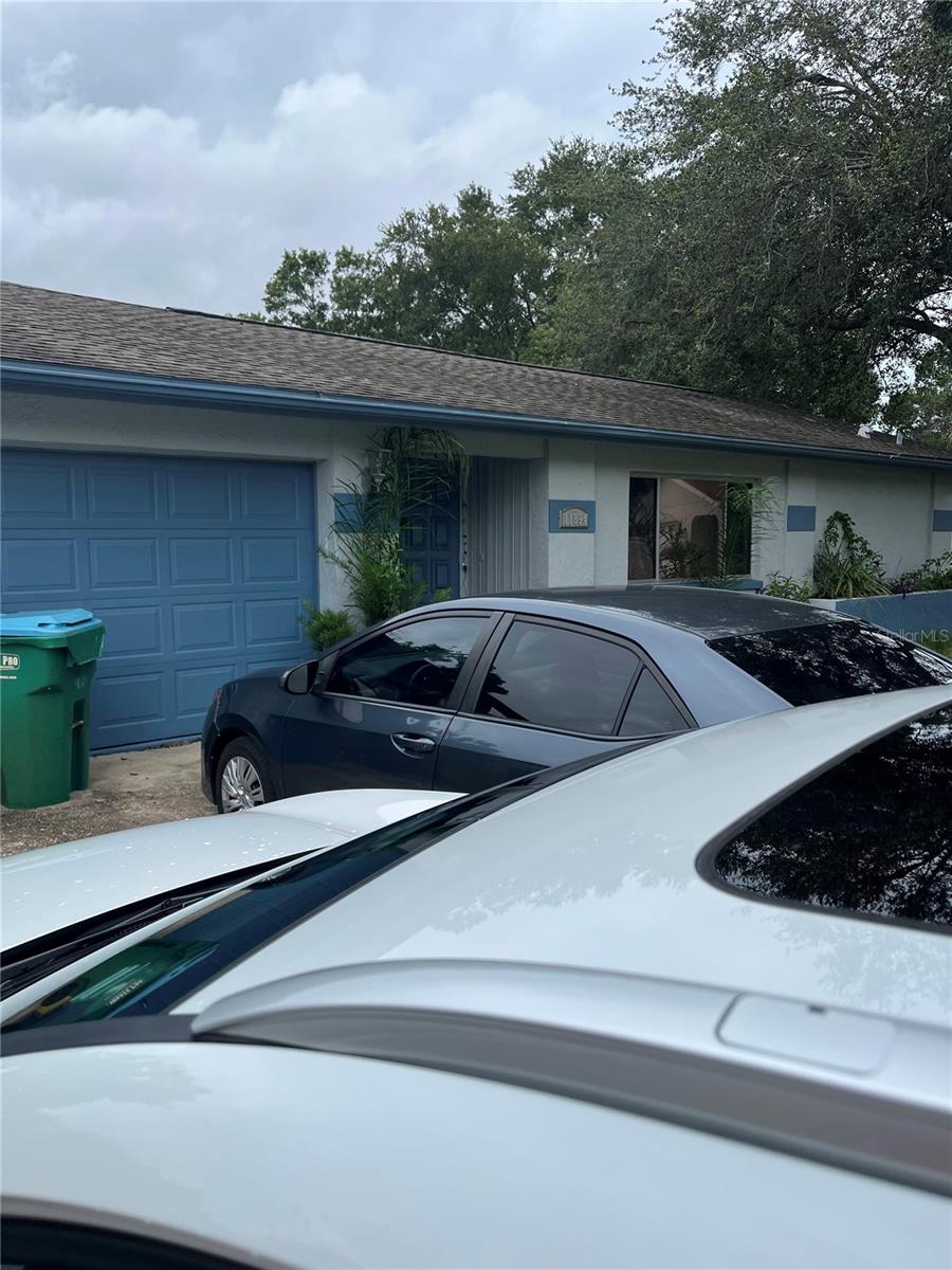 Single Family Residence in SEMINOLE, FL - Daniel Dourado