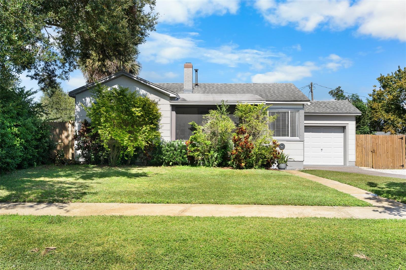 Single Family Residence em ST PETERSBURG, FL - Daniel Dourado