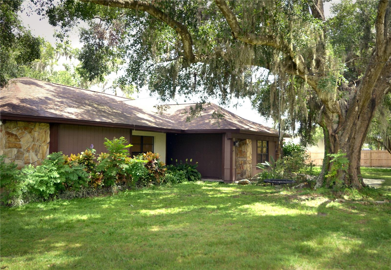 Single Family Residence in LITHIA, FL - Daniel Dourado