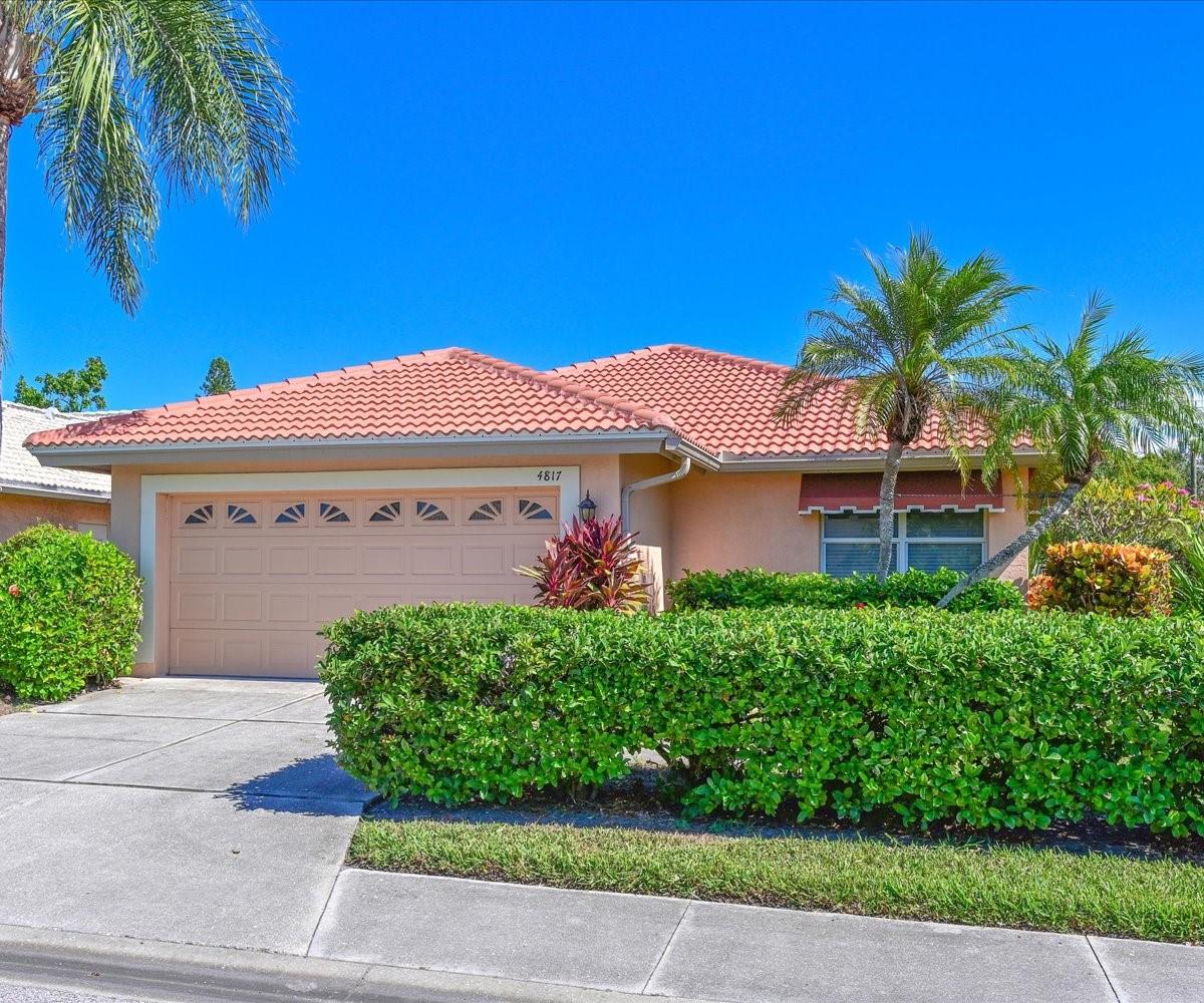 Single Family Residence in BRADENTON, FL - Daniel Dourado