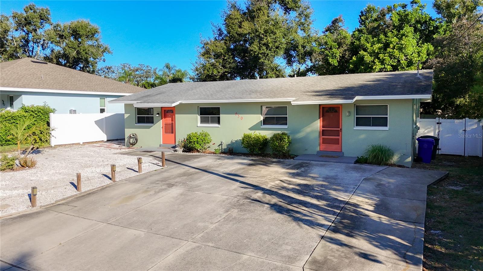 Duplex in DUNEDIN, FL - Daniel Dourado