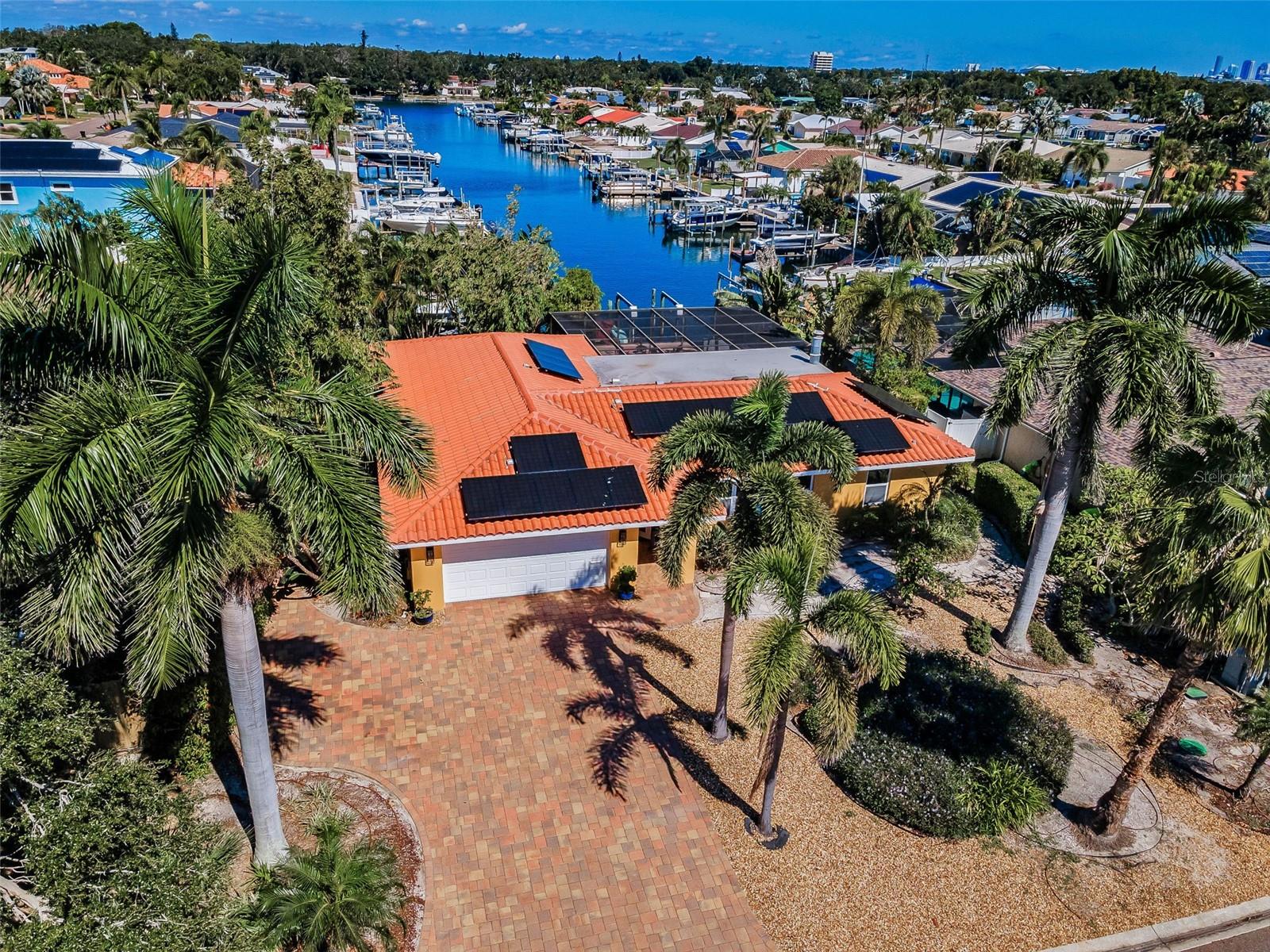 Single Family Residence em ST PETERSBURG, FL - Daniel Dourado