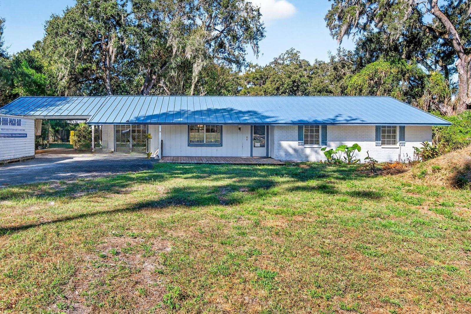 Single Family Residence em THONOTOSASSA, FL - Daniel Dourado
