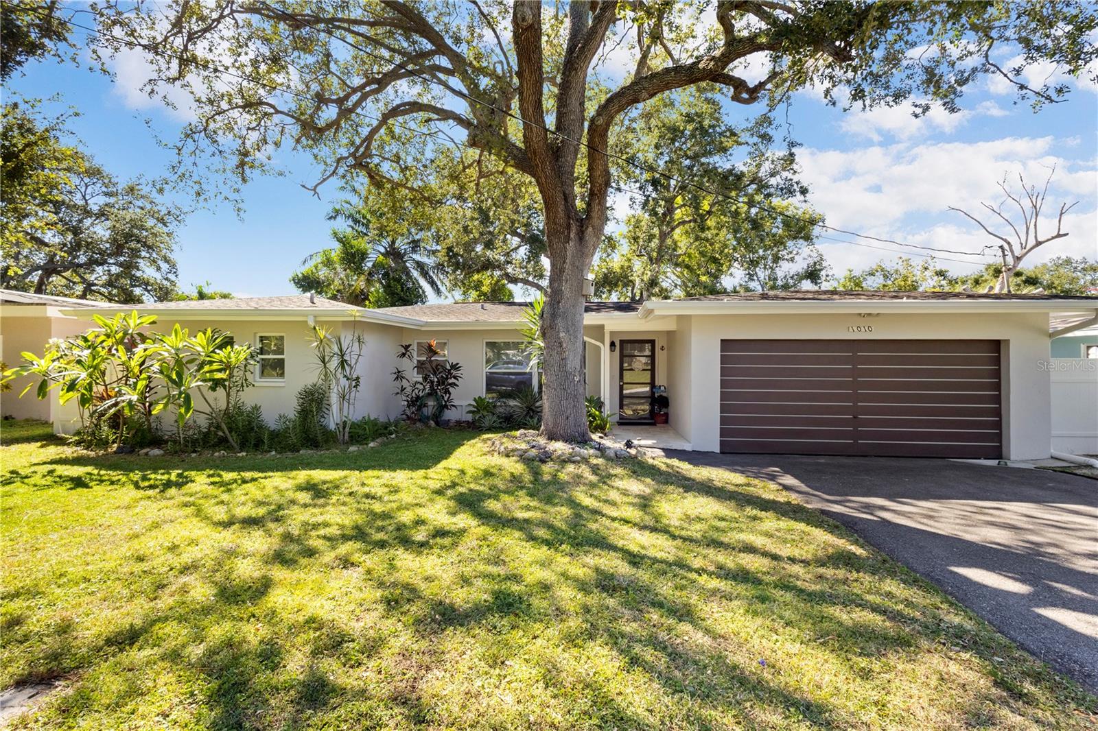 Single Family Residence in LARGO, FL - Daniel Dourado