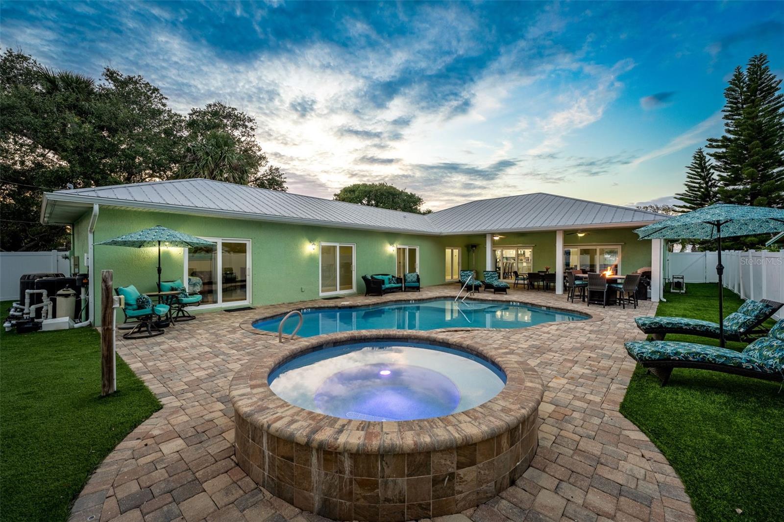 Single Family Residence em CAPE CANAVERAL, FL - Daniel Dourado