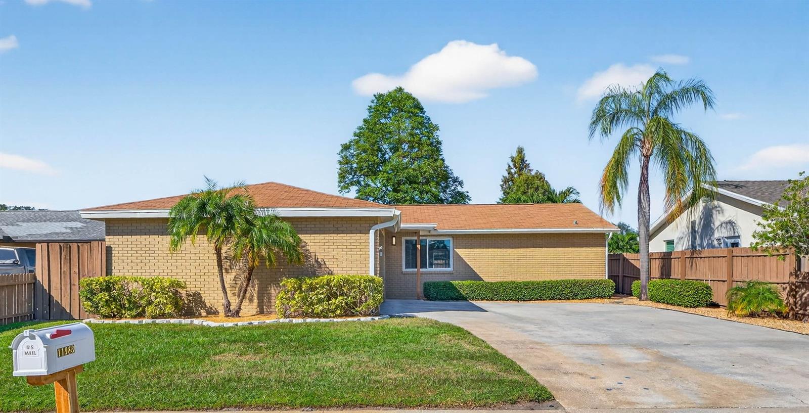 Single Family Residence in LARGO, FL - Daniel Dourado