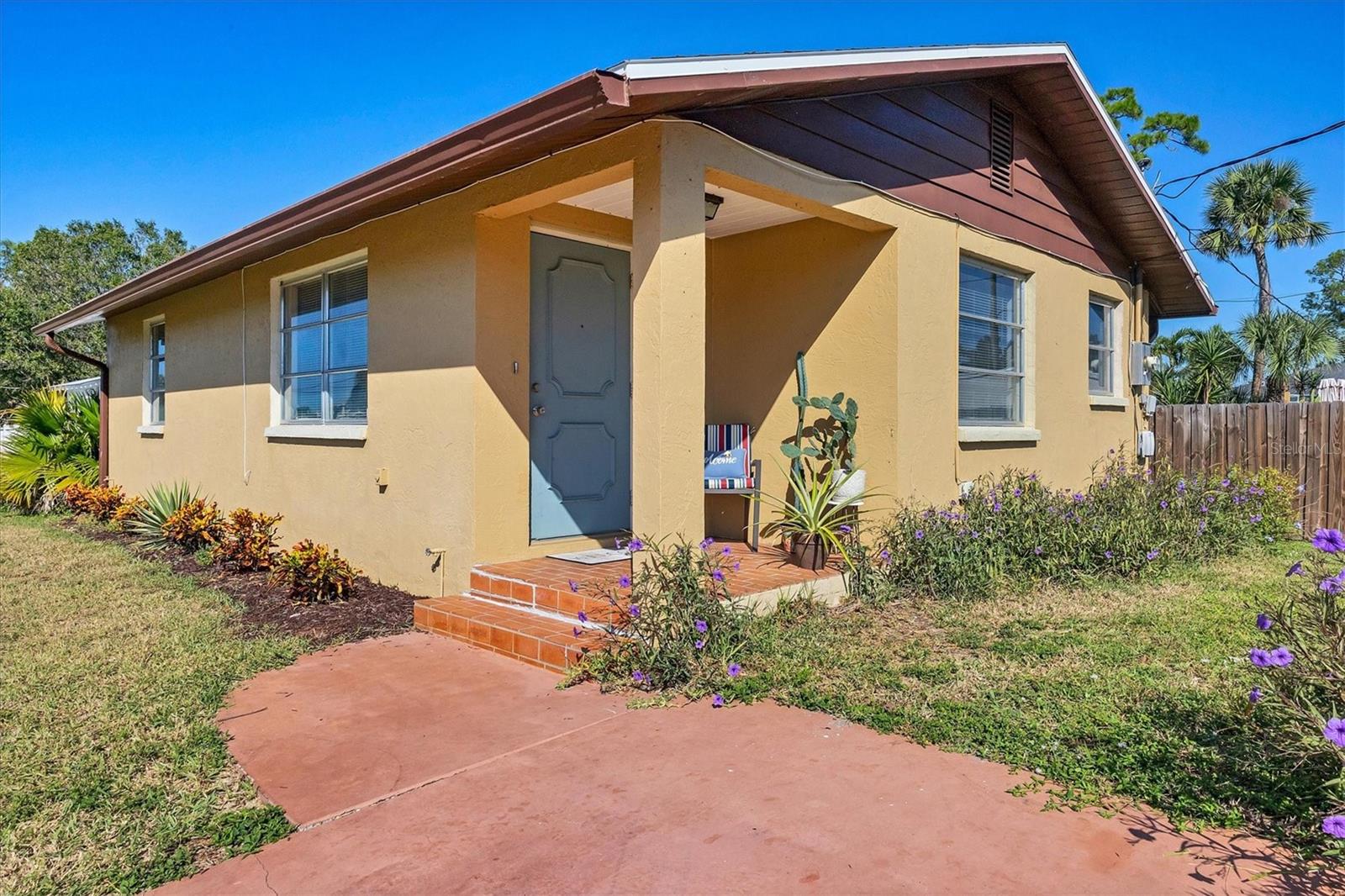 Single Family Residence in ENGLEWOOD, FL - Daniel Dourado