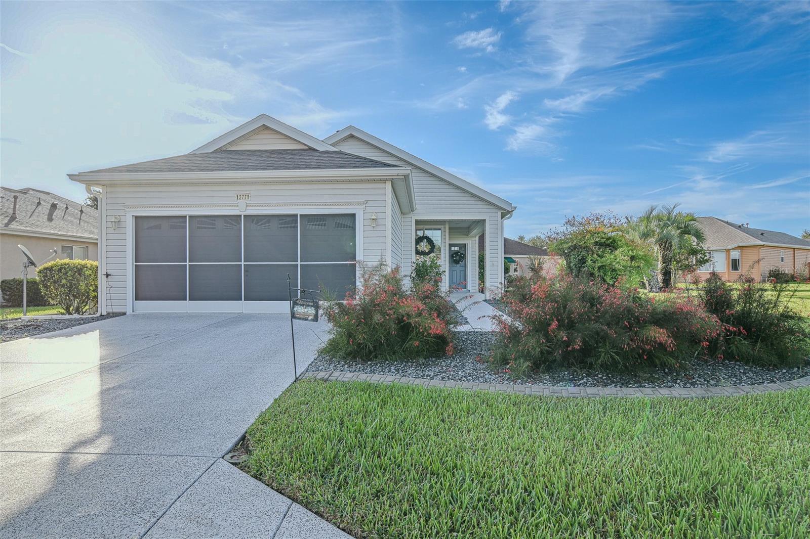 Single Family Residence in SUMMERFIELD, FL - Daniel Dourado