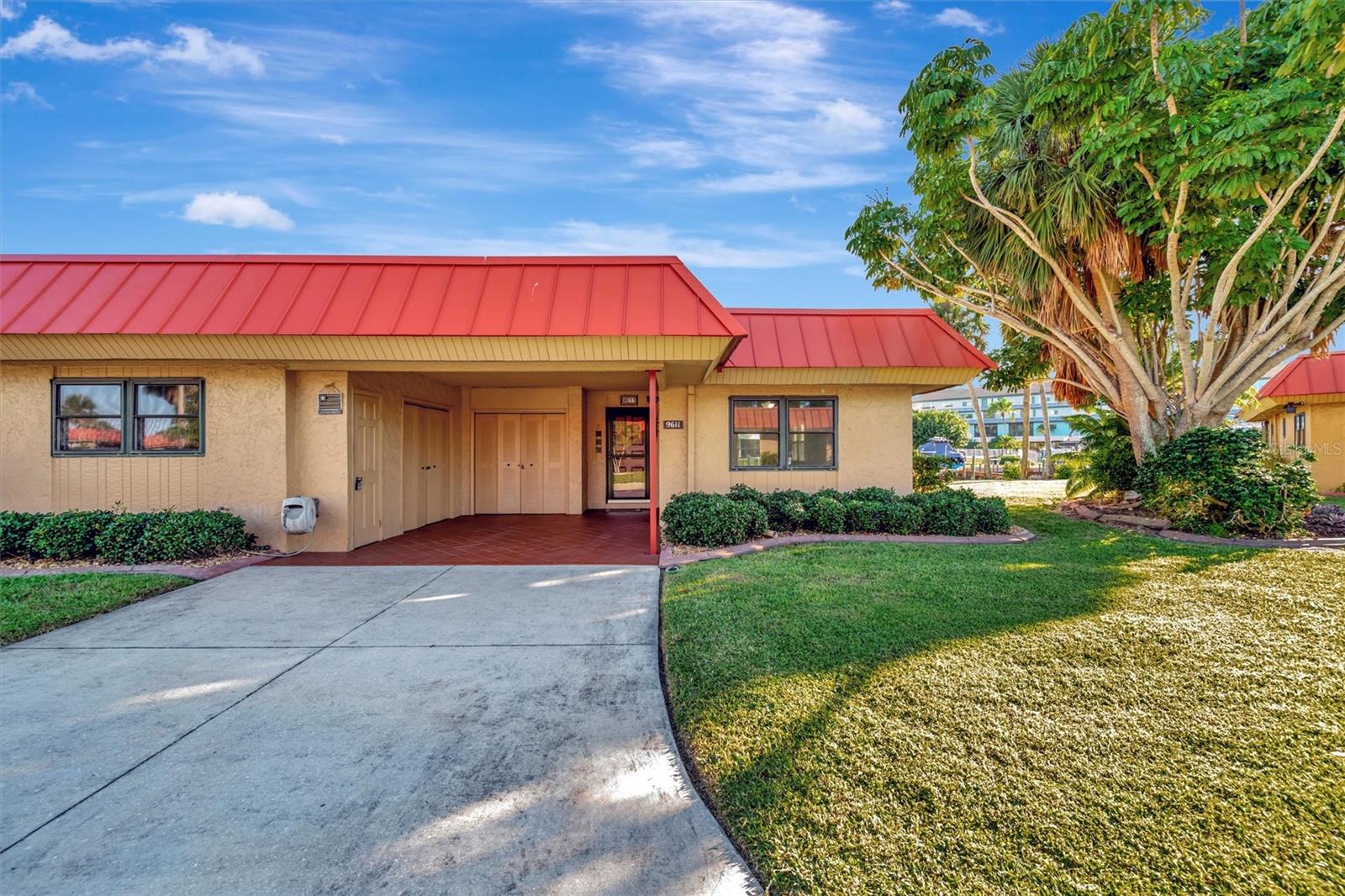 Condominium in BRADENTON, FL - Daniel Dourado