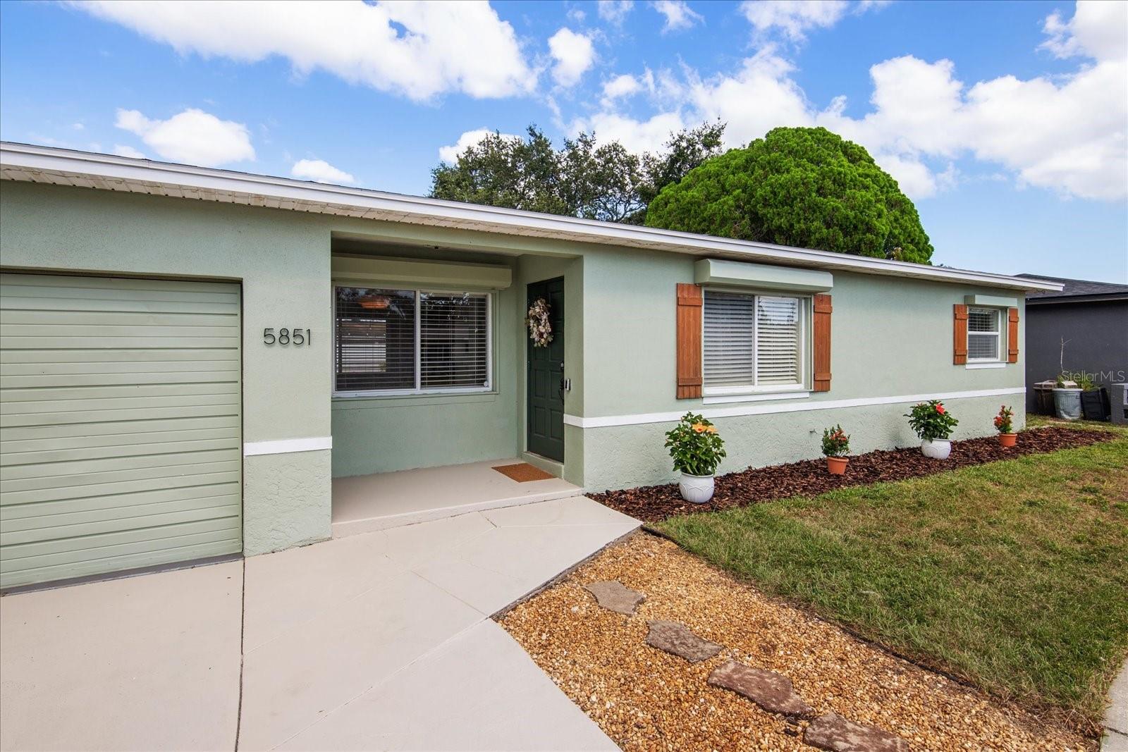 Single Family Residence em KENNETH CITY, FL - Daniel Dourado