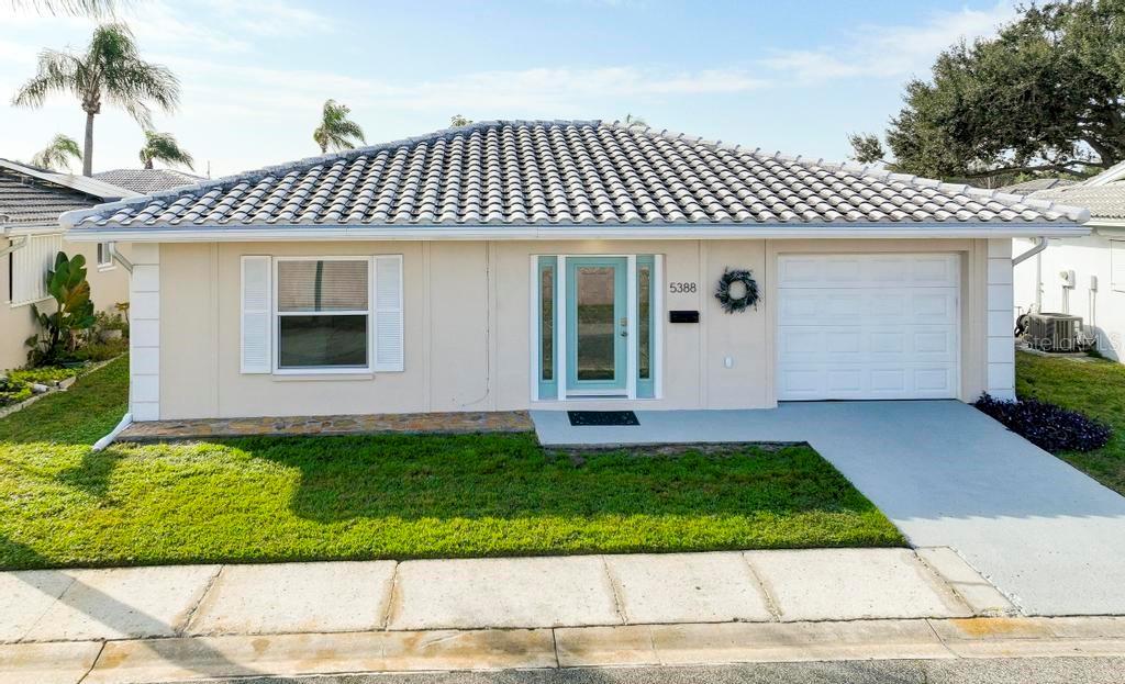 Single Family Residence em PINELLAS PARK, FL - Daniel Dourado