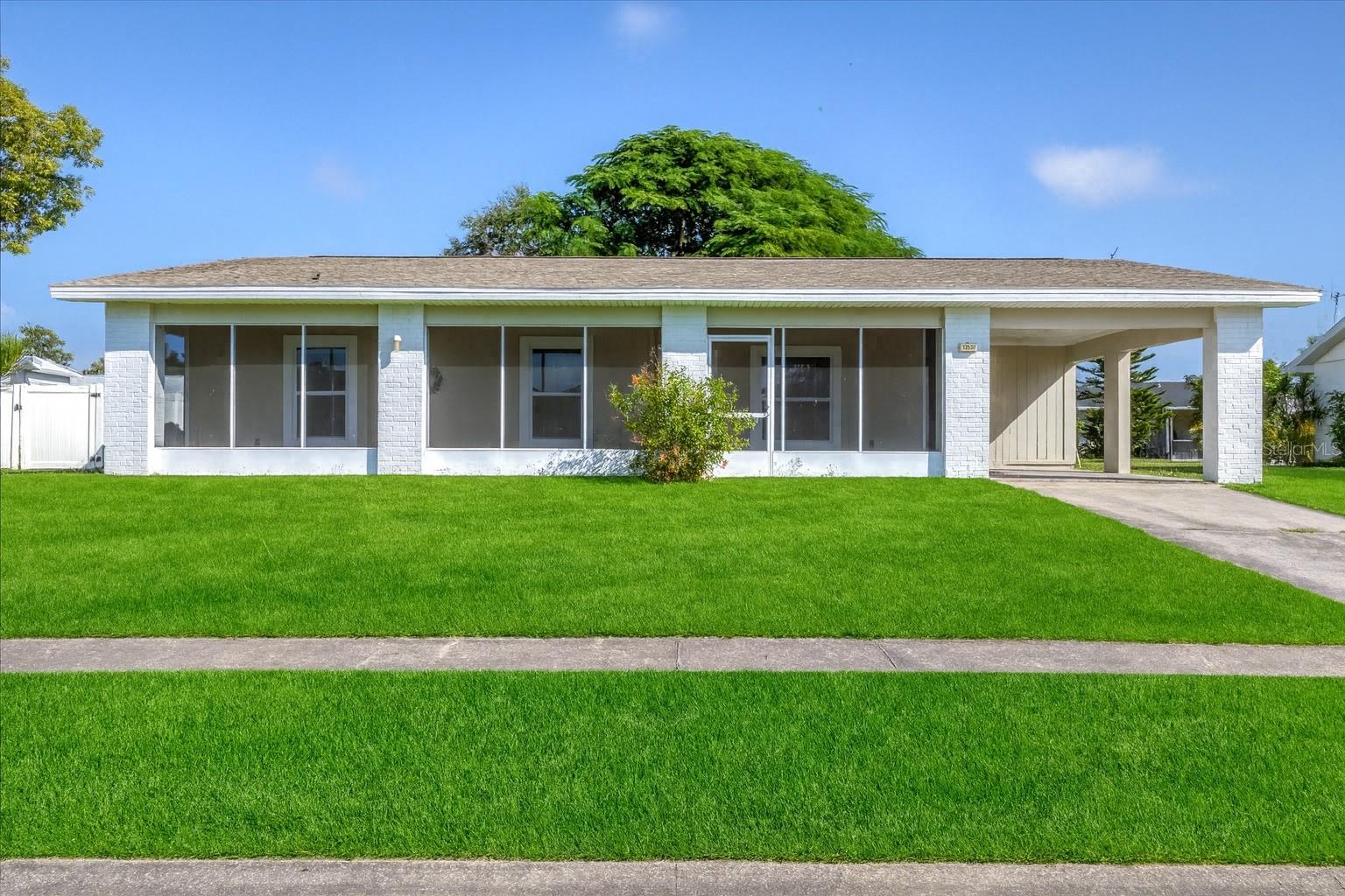 Single Family Residence em PORT CHARLOTTE, FL - Daniel Dourado