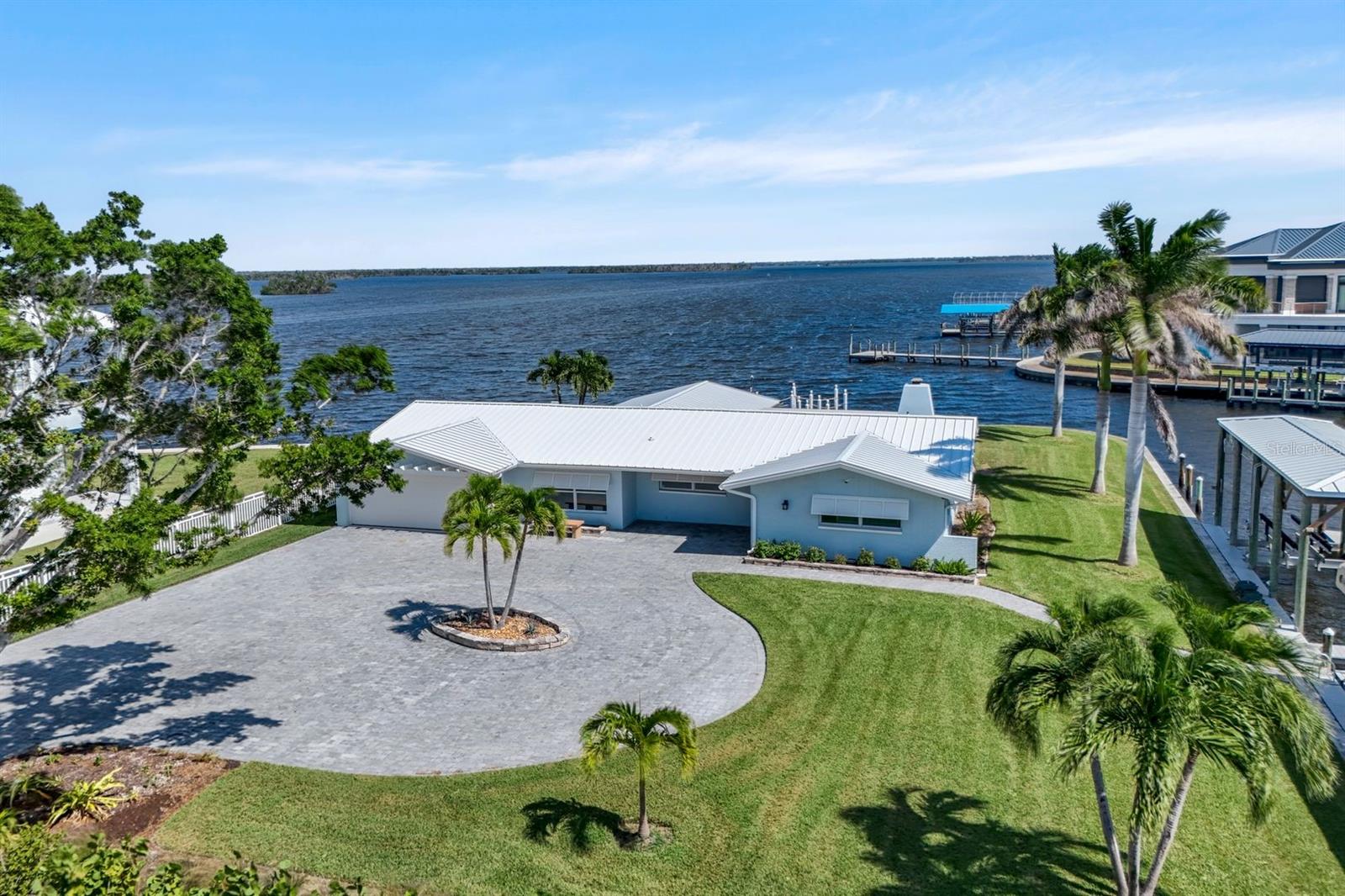Single Family Residence em FORT MYERS BEACH, FL - Daniel Dourado