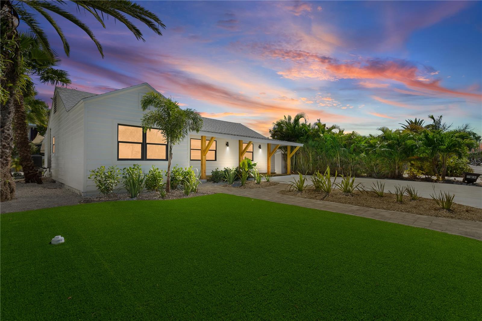 Single Family Residence em ST PETE BEACH, FL - Daniel Dourado