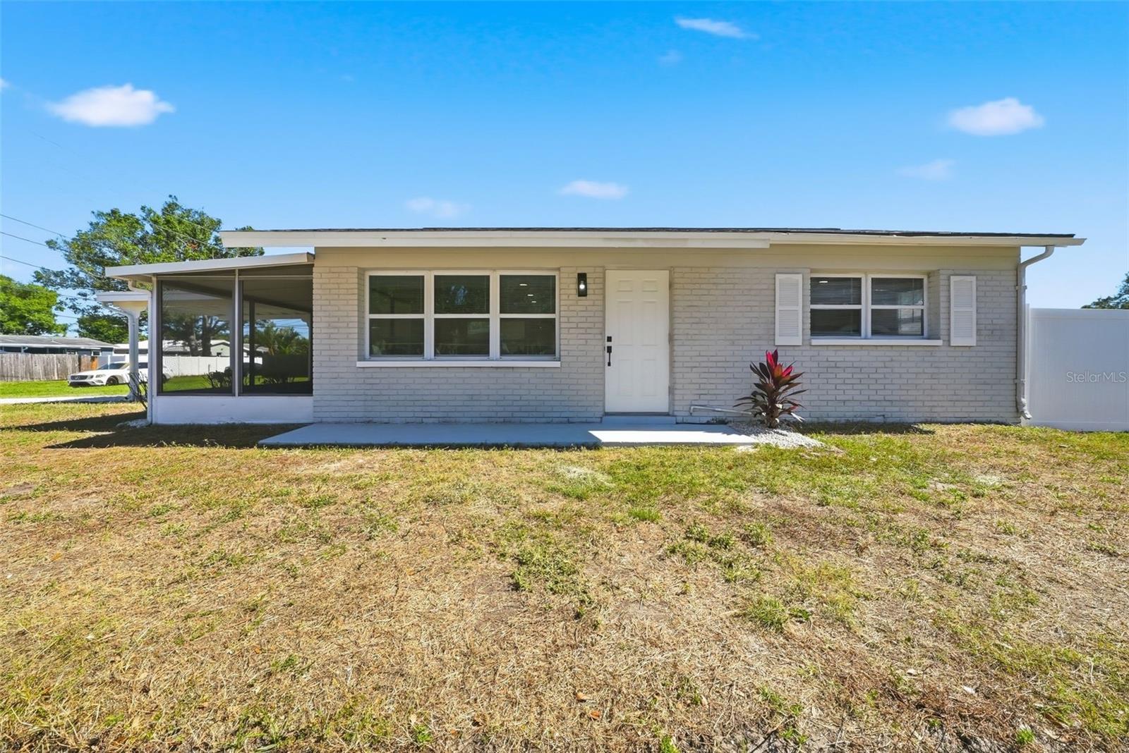 Single Family Residence in ST PETERSBURG, FL - Daniel Dourado