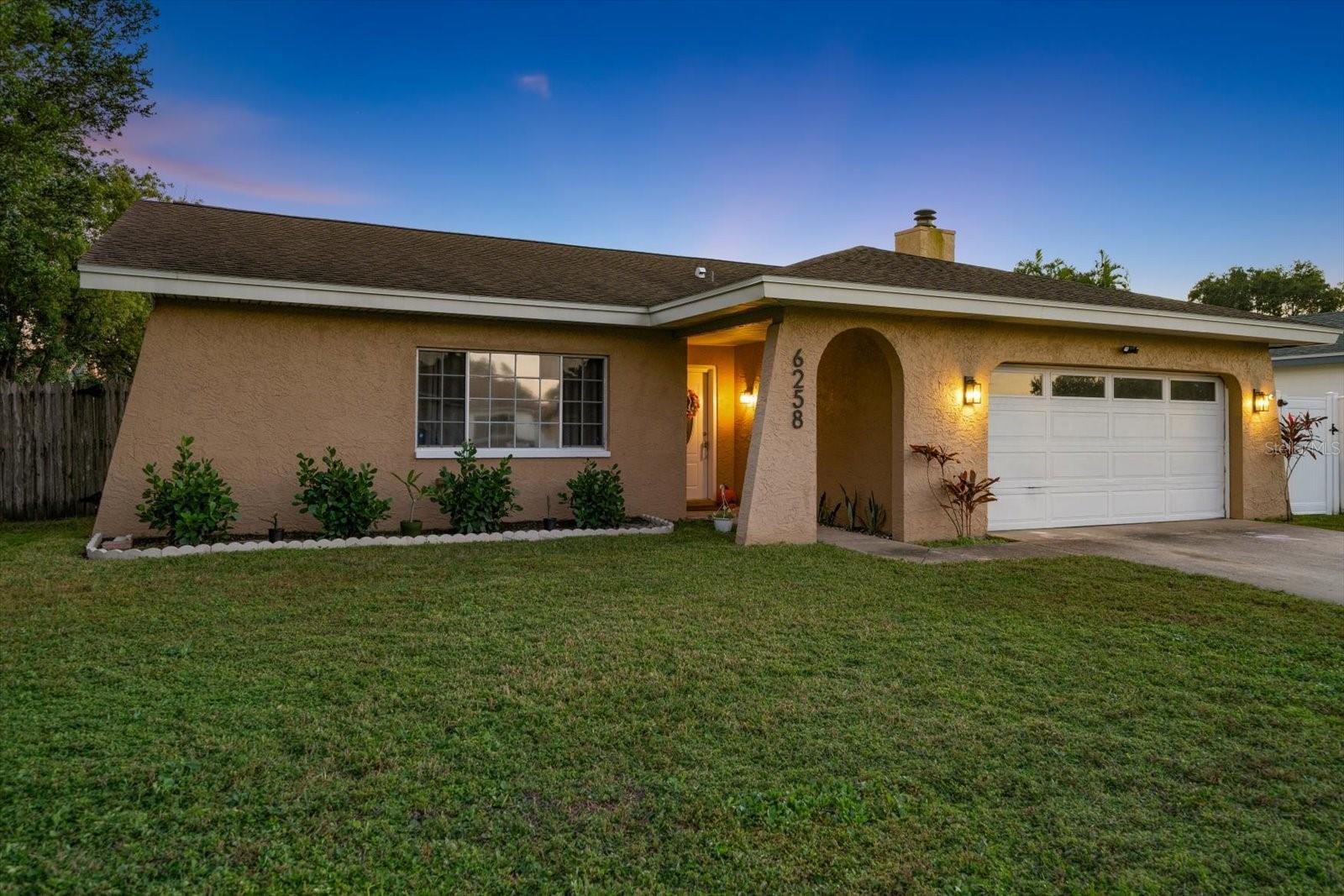 Single Family Residence em PINELLAS PARK, FL - Daniel Dourado