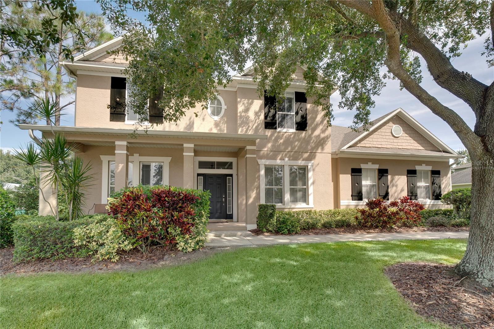 Single Family Residence in OAKLAND, FL - Daniel Dourado