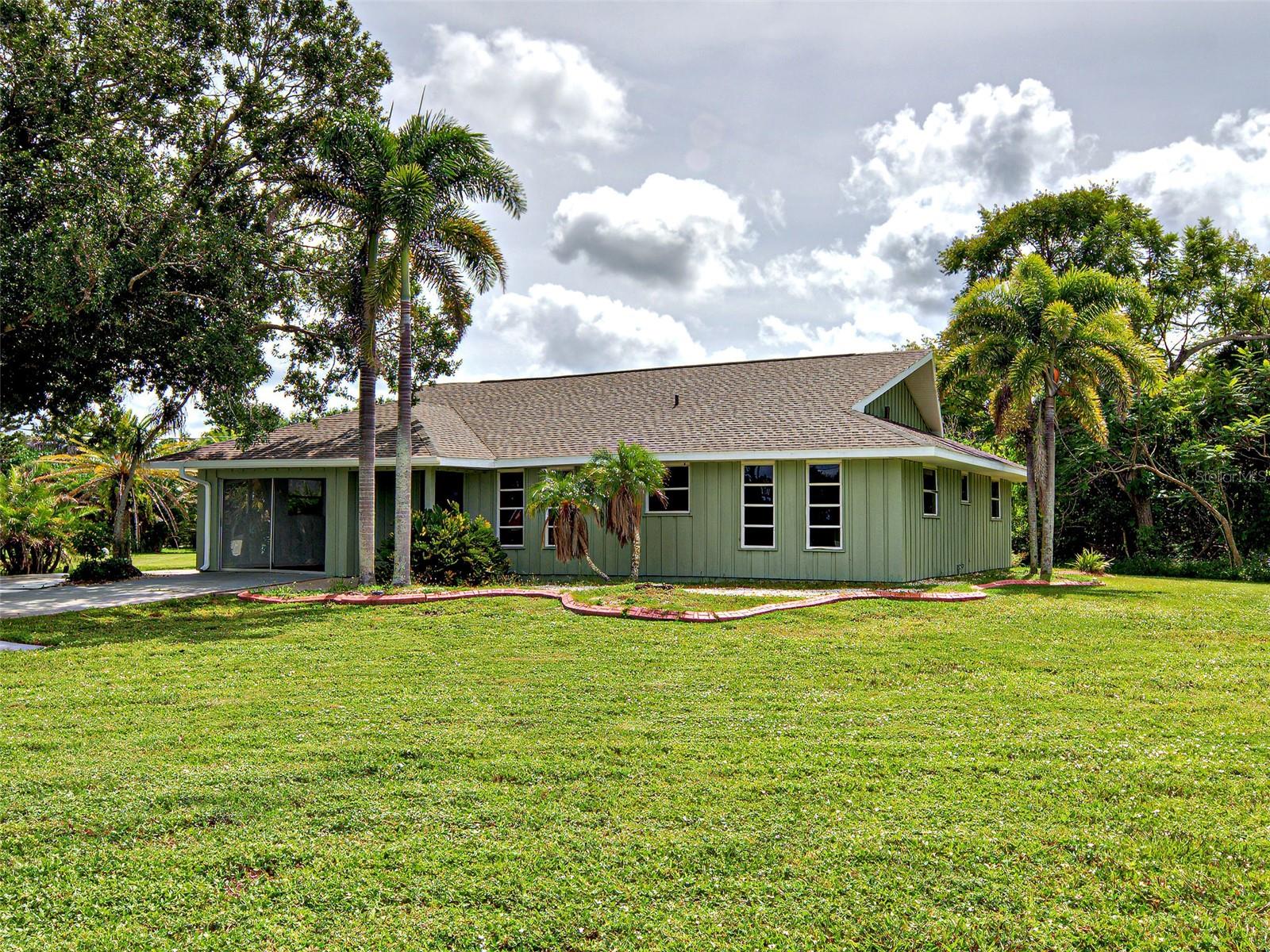 Single Family Residence in ENGLEWOOD, FL - Daniel Dourado