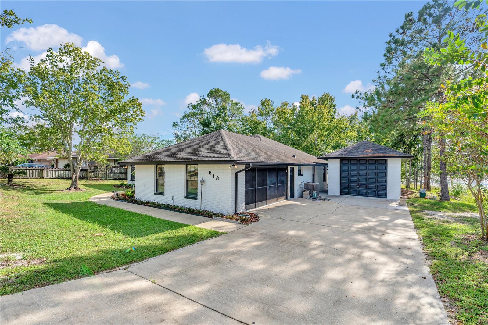 Single Family Residence in DELTONA, FL - Daniel Dourado