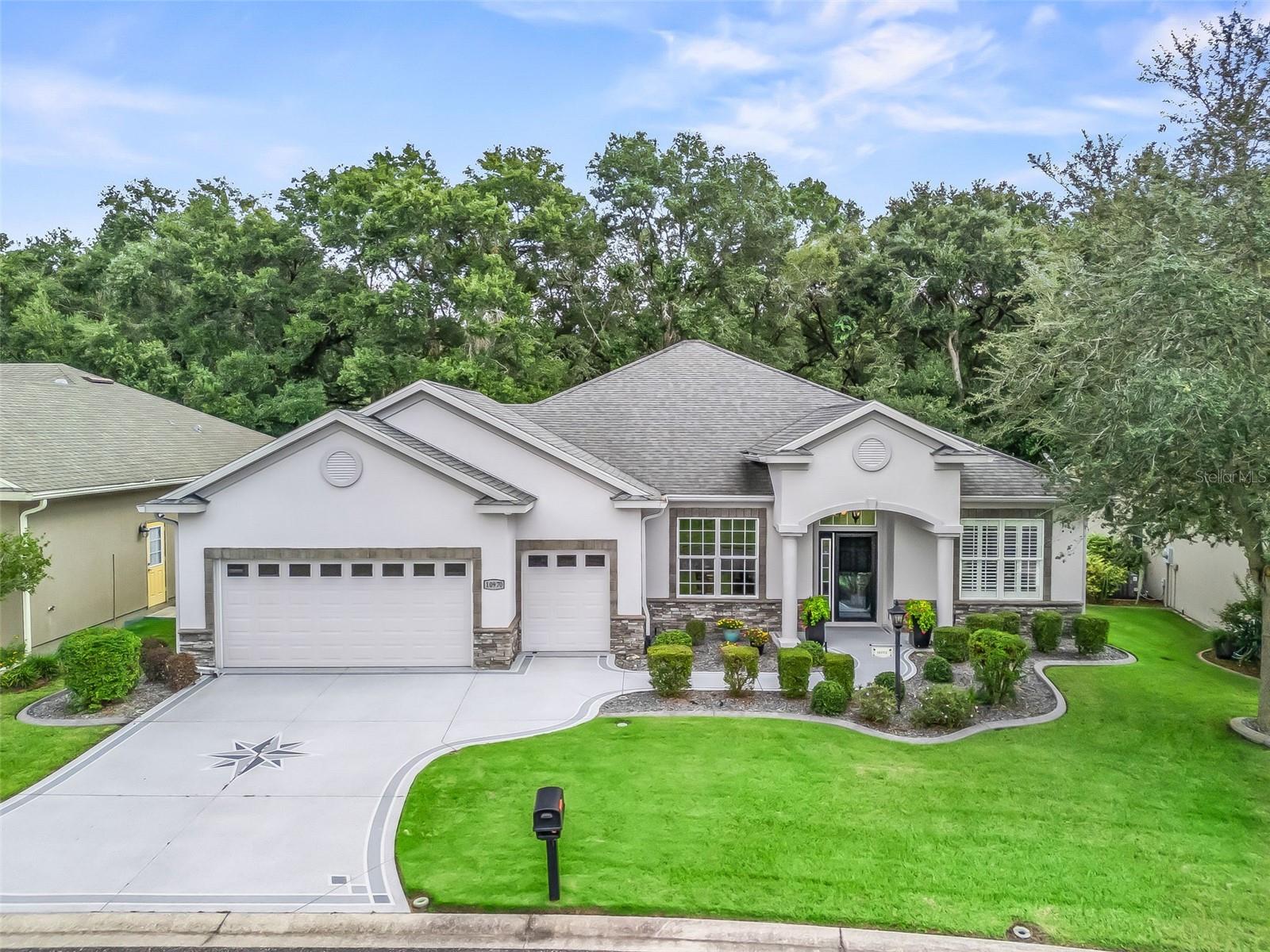 Single Family Residence in SUMMERFIELD, FL - Daniel Dourado