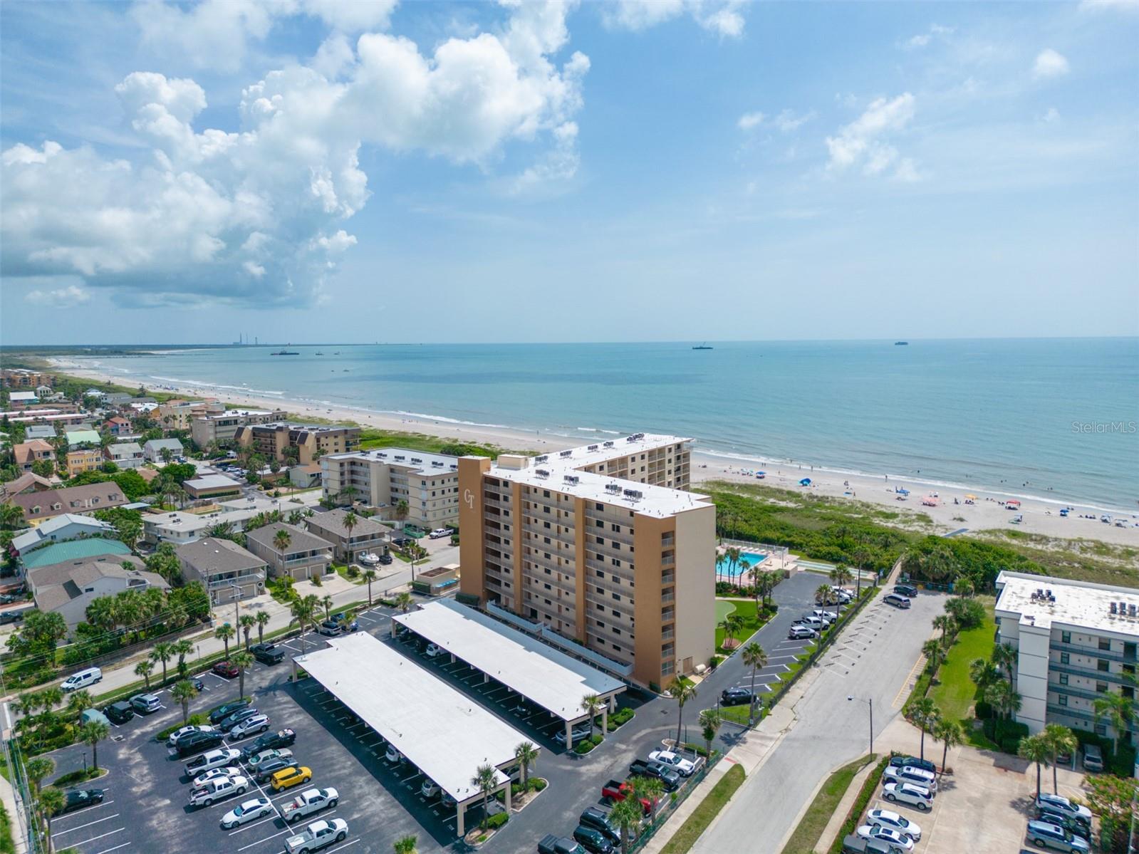 Condominium em CAPE CANAVERAL, FL - Daniel Dourado