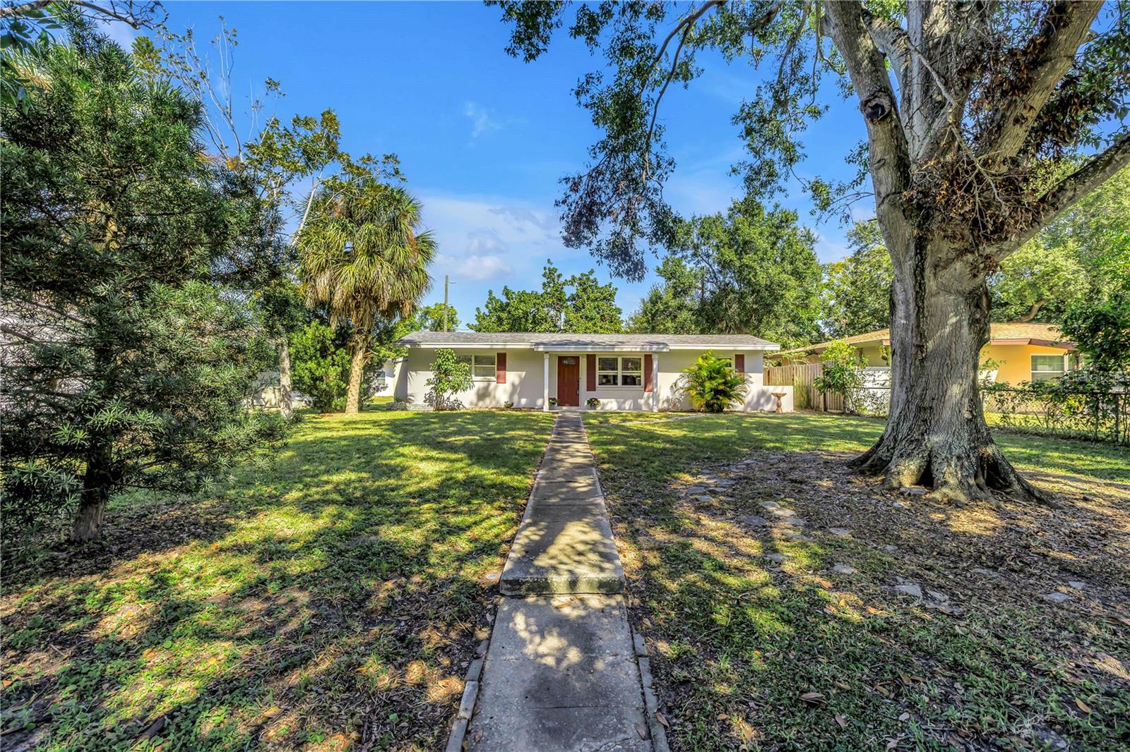 Single Family Residence in ST PETERSBURG, FL - Daniel Dourado