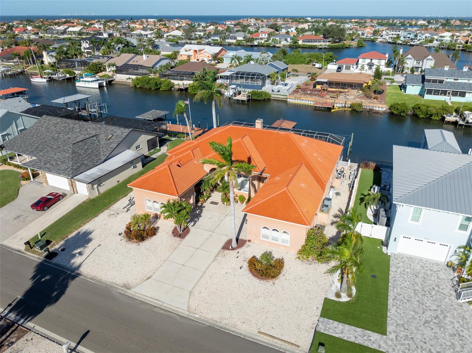 Single Family Residence in APOLLO BEACH, FL - Daniel Dourado