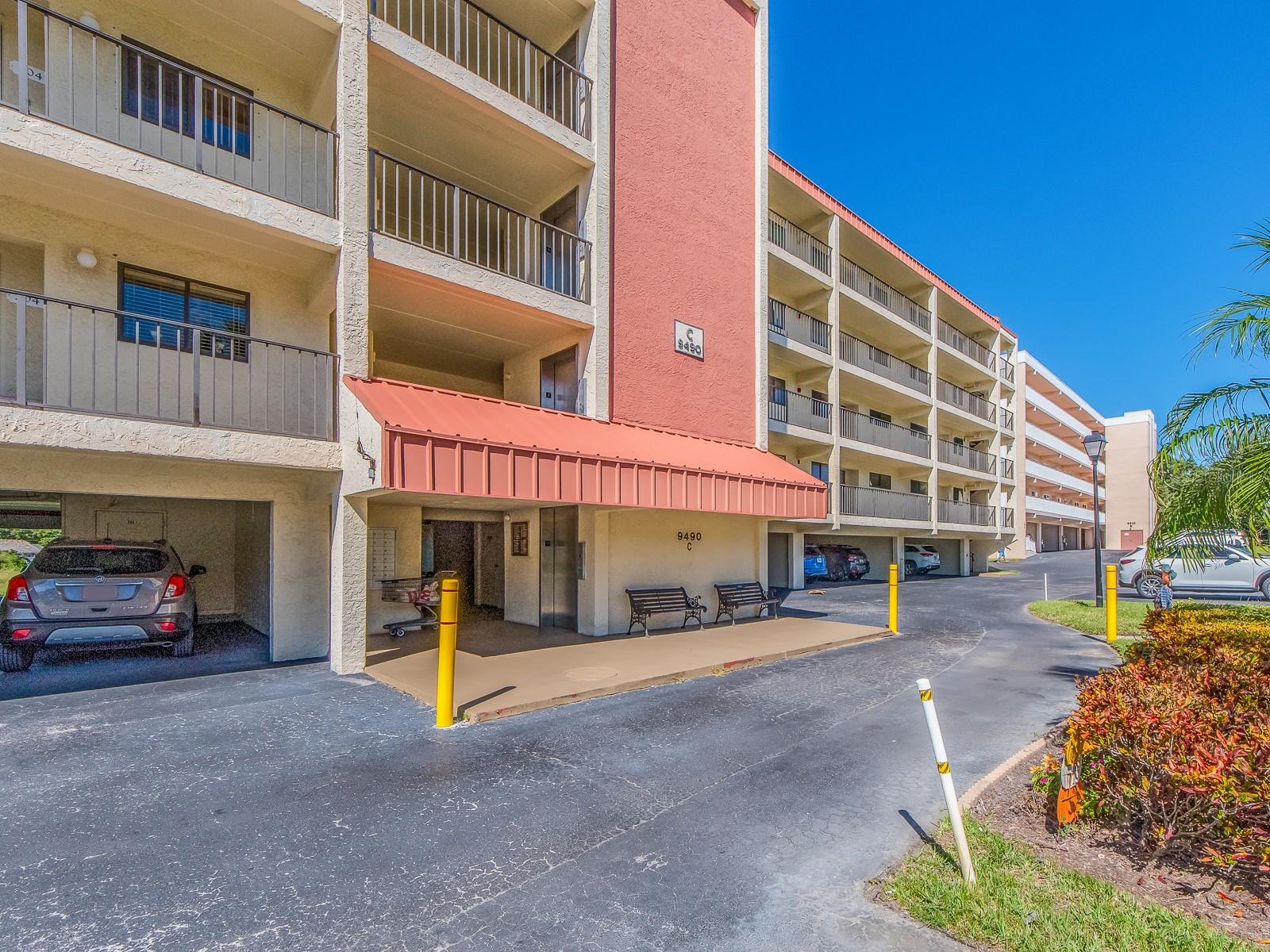 Condominium in SEMINOLE, FL - Daniel Dourado
