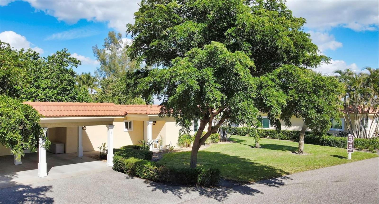 Condominium in LONGBOAT KEY, FL - Daniel Dourado