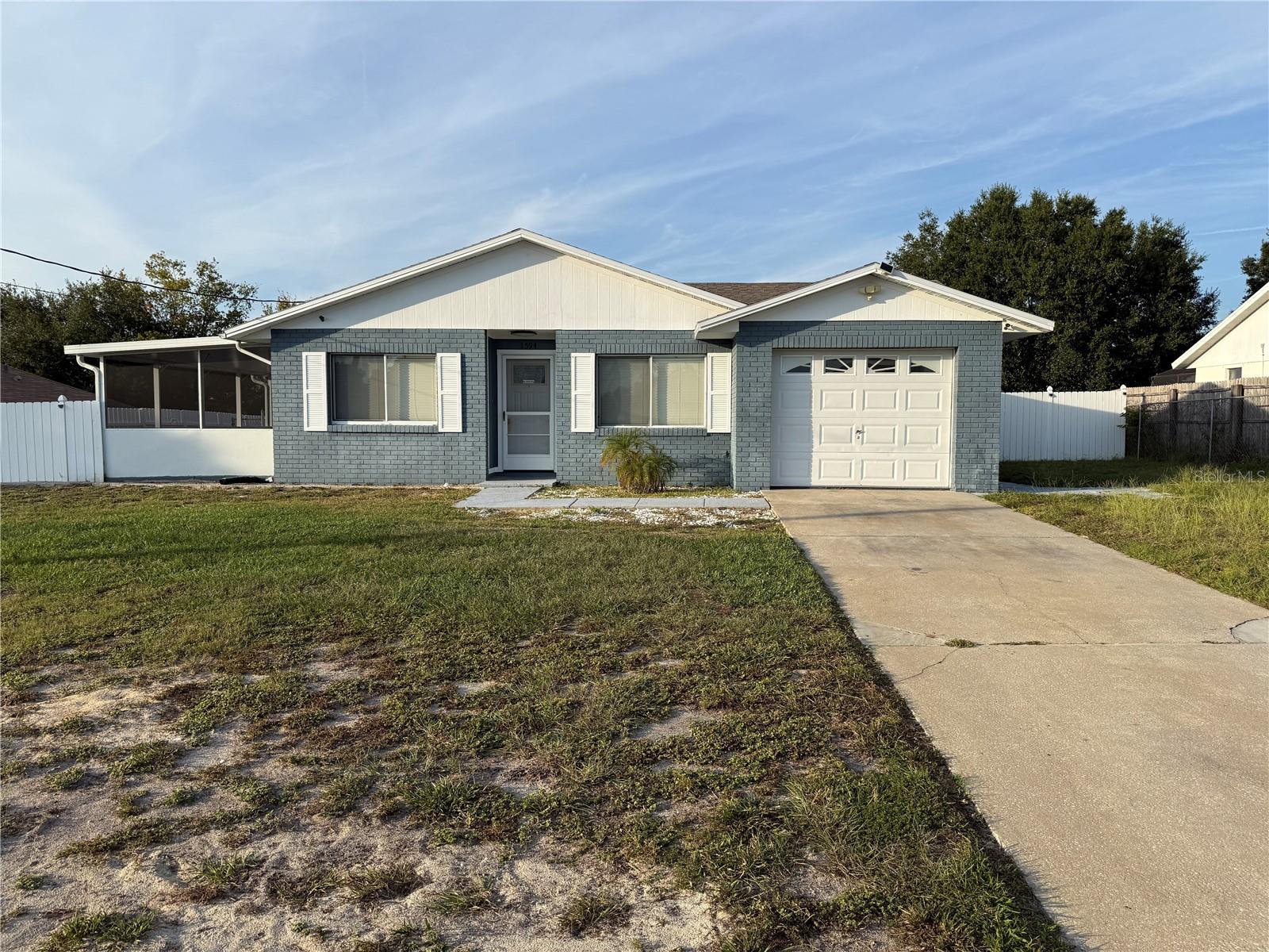 Single Family Residence in DELTONA, FL - Daniel Dourado