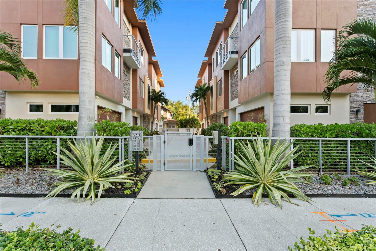 Townhouse in ST PETERSBURG, FL - Daniel Dourado