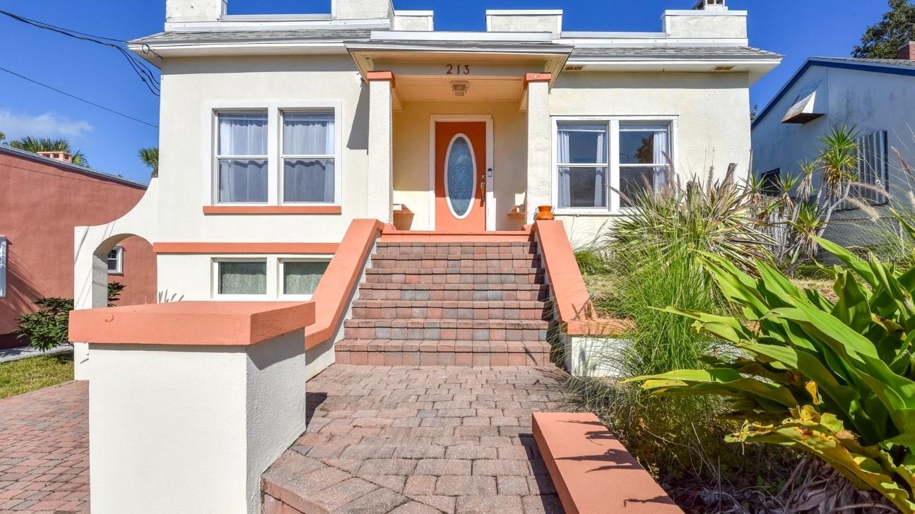 Single Family Residence in DAYTONA BEACH, FL - Daniel Dourado