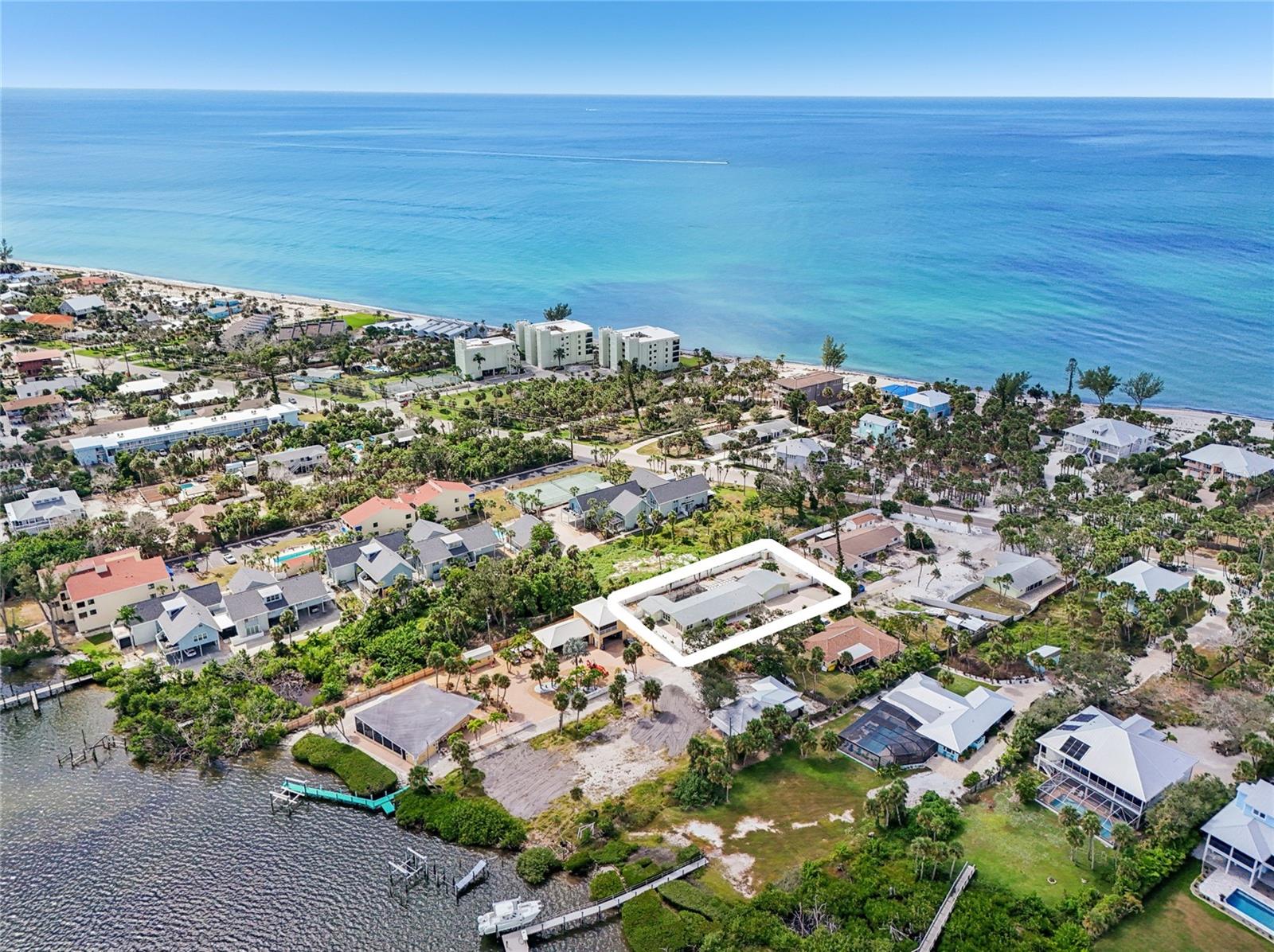 Single Family Residence in ENGLEWOOD, FL - Daniel Dourado