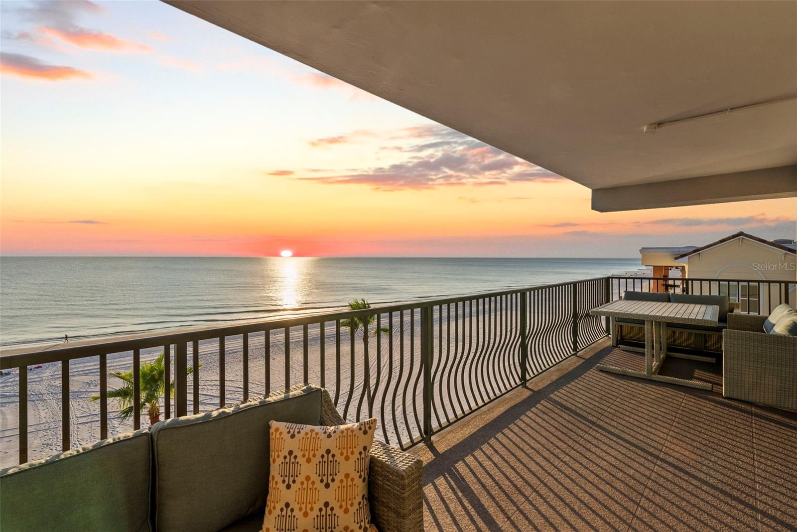 Condominium em MADEIRA BEACH, FL - Daniel Dourado