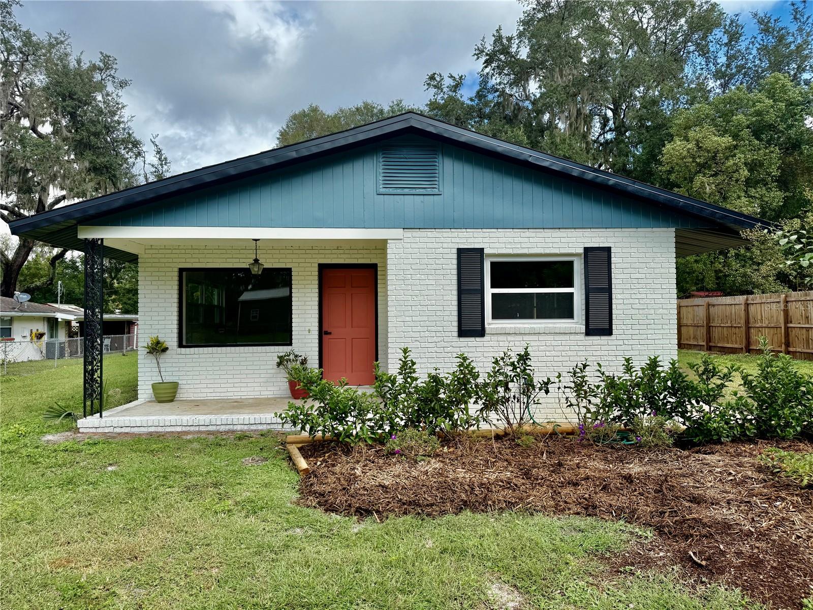 Single Family Residence in DELAND, FL - Daniel Dourado