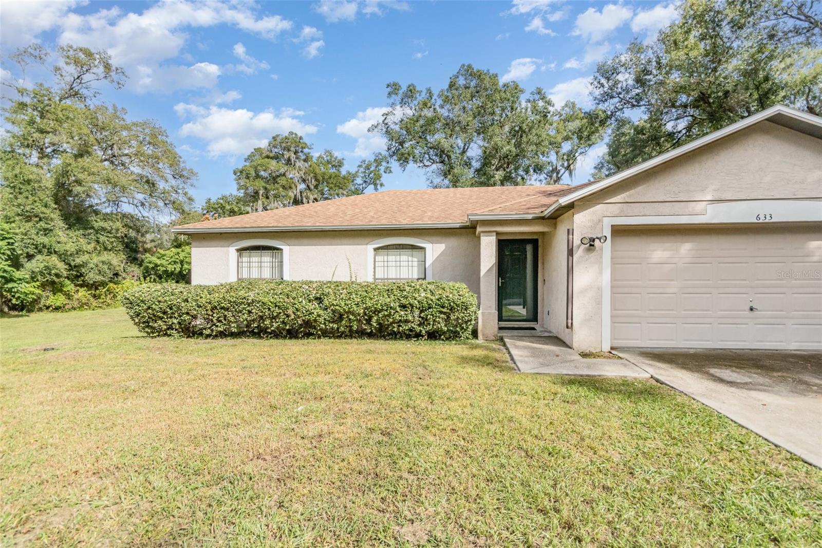 Single Family Residence in DELAND, FL - Daniel Dourado
