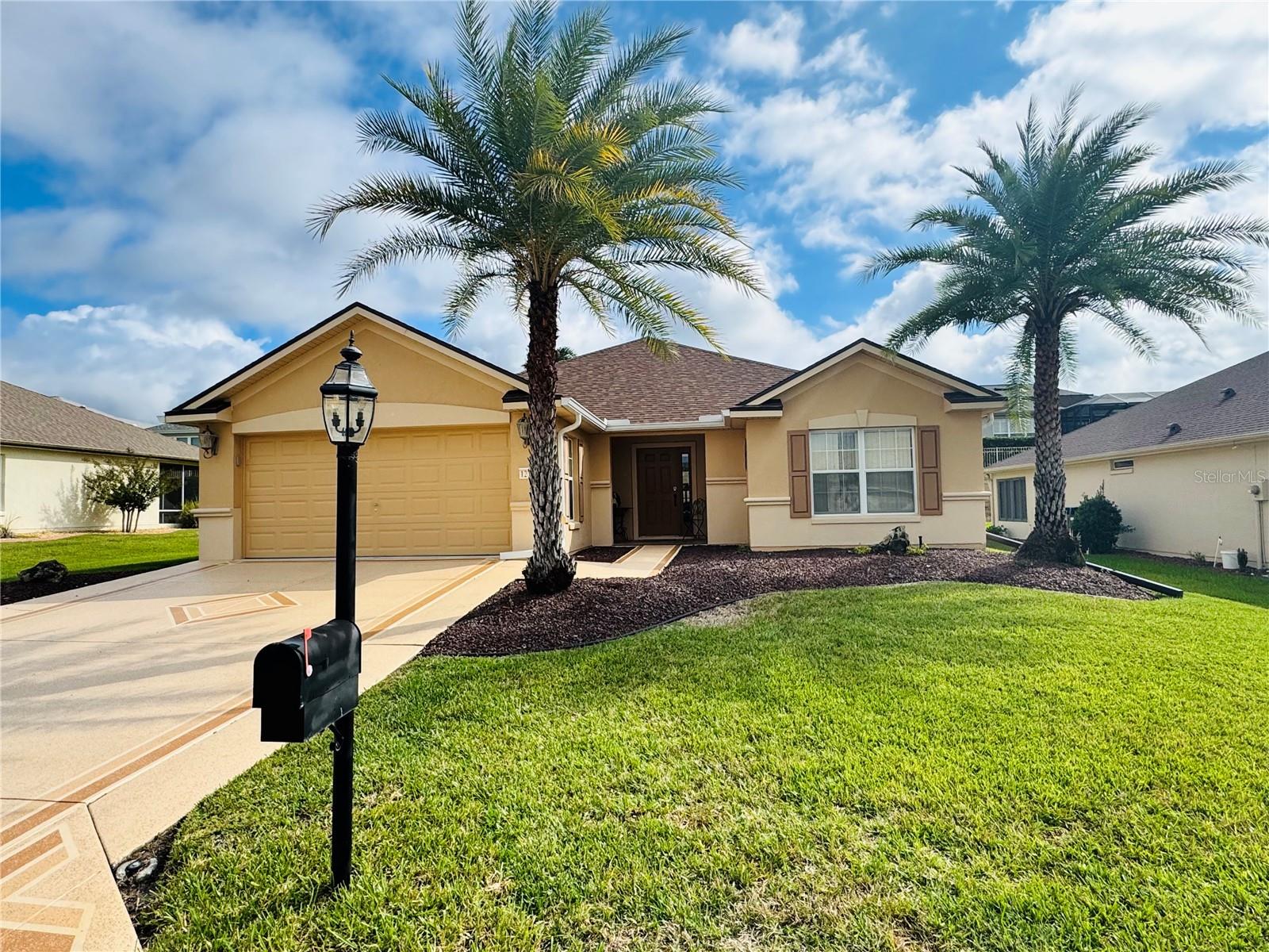 Single Family Residence in SUMMERFIELD, FL - Daniel Dourado