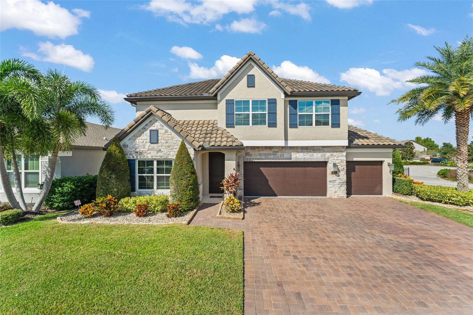 Single Family Residence in OAKLAND, FL - Daniel Dourado