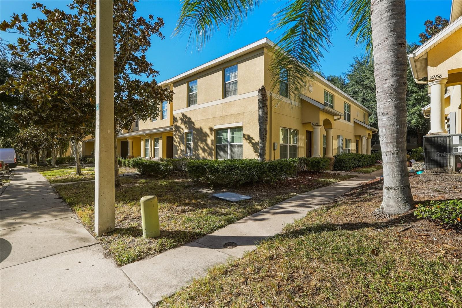 Townhouse in RIVERVIEW, FL - Daniel Dourado