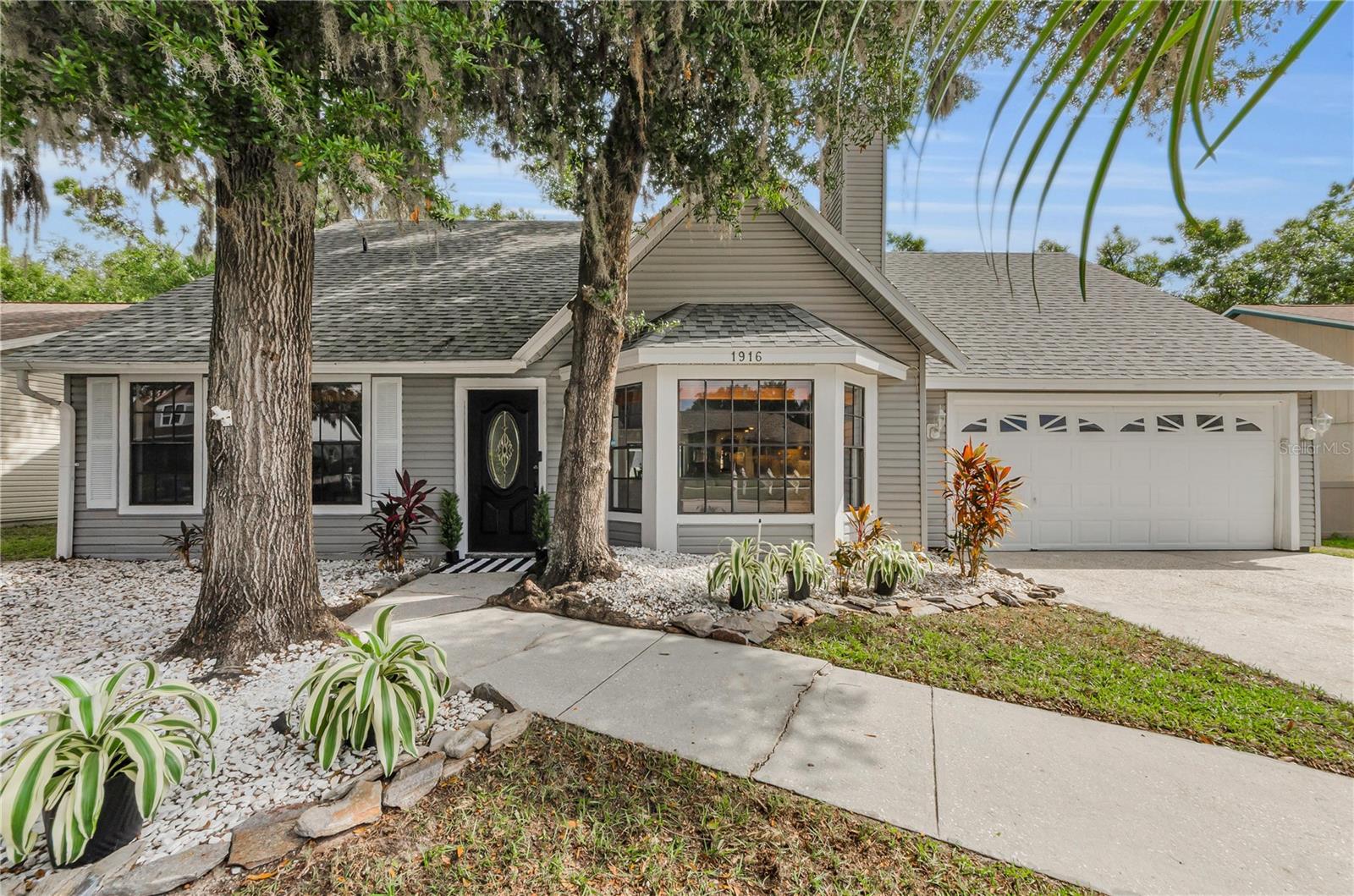 Single Family Residence in VALRICO, FL - Daniel Dourado