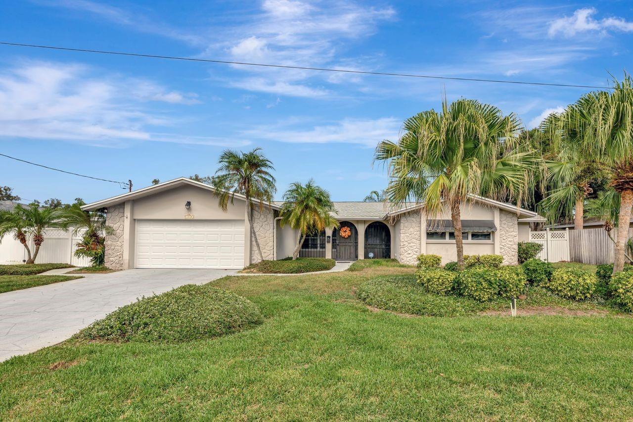 Single Family Residence em ST PETERSBURG, FL - Daniel Dourado