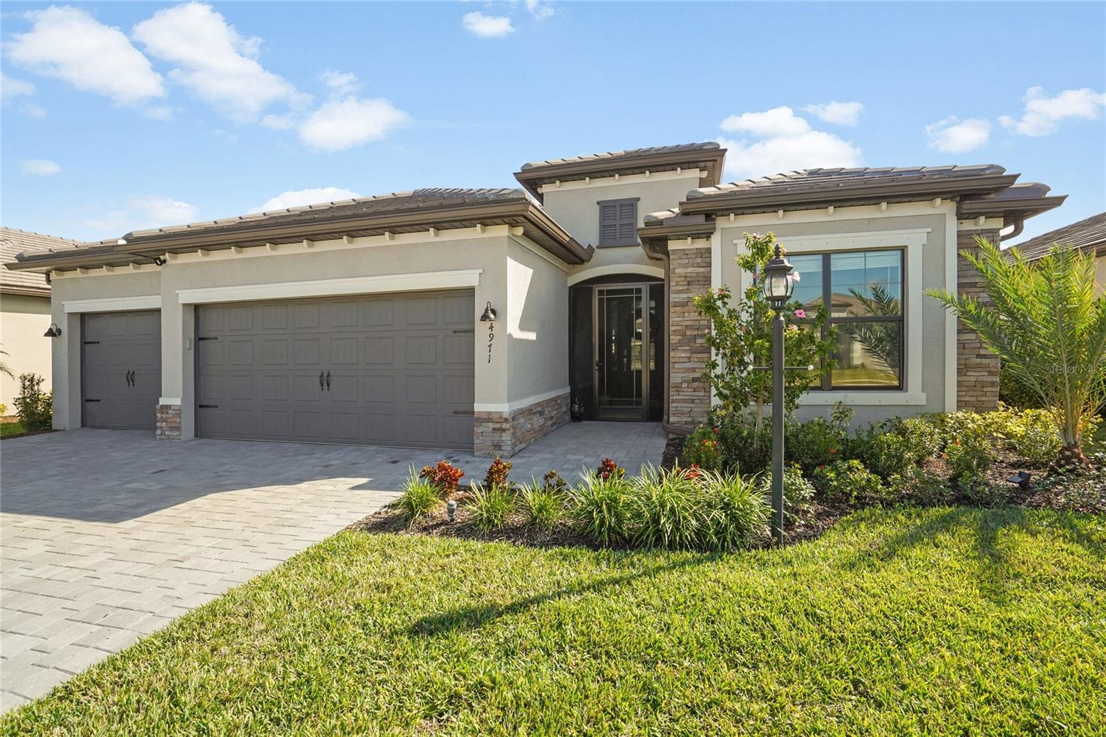 Single Family Residence in LAKEWOOD RANCH, FL - Daniel Dourado