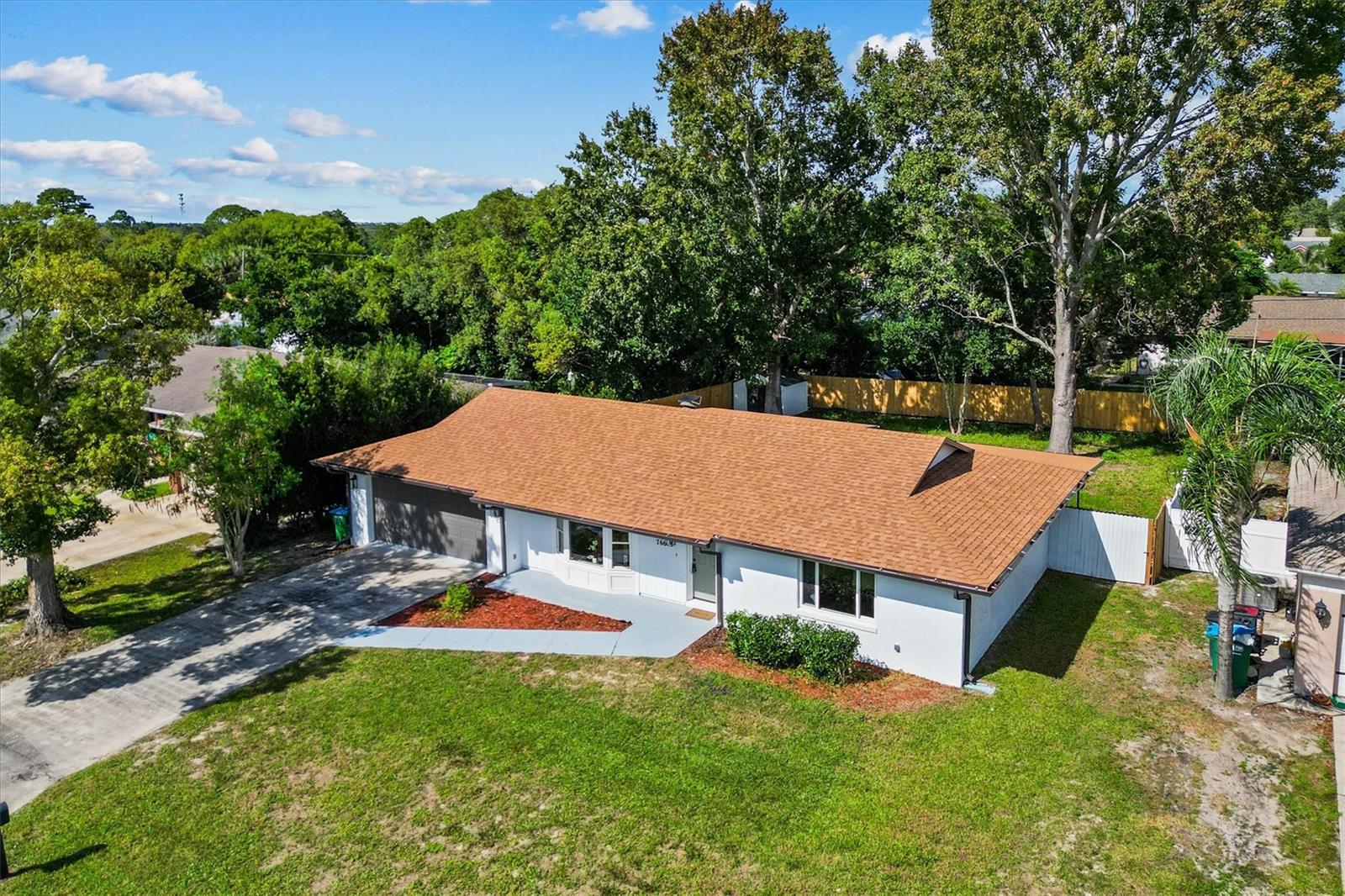 Single Family Residence in DELTONA, FL - Daniel Dourado