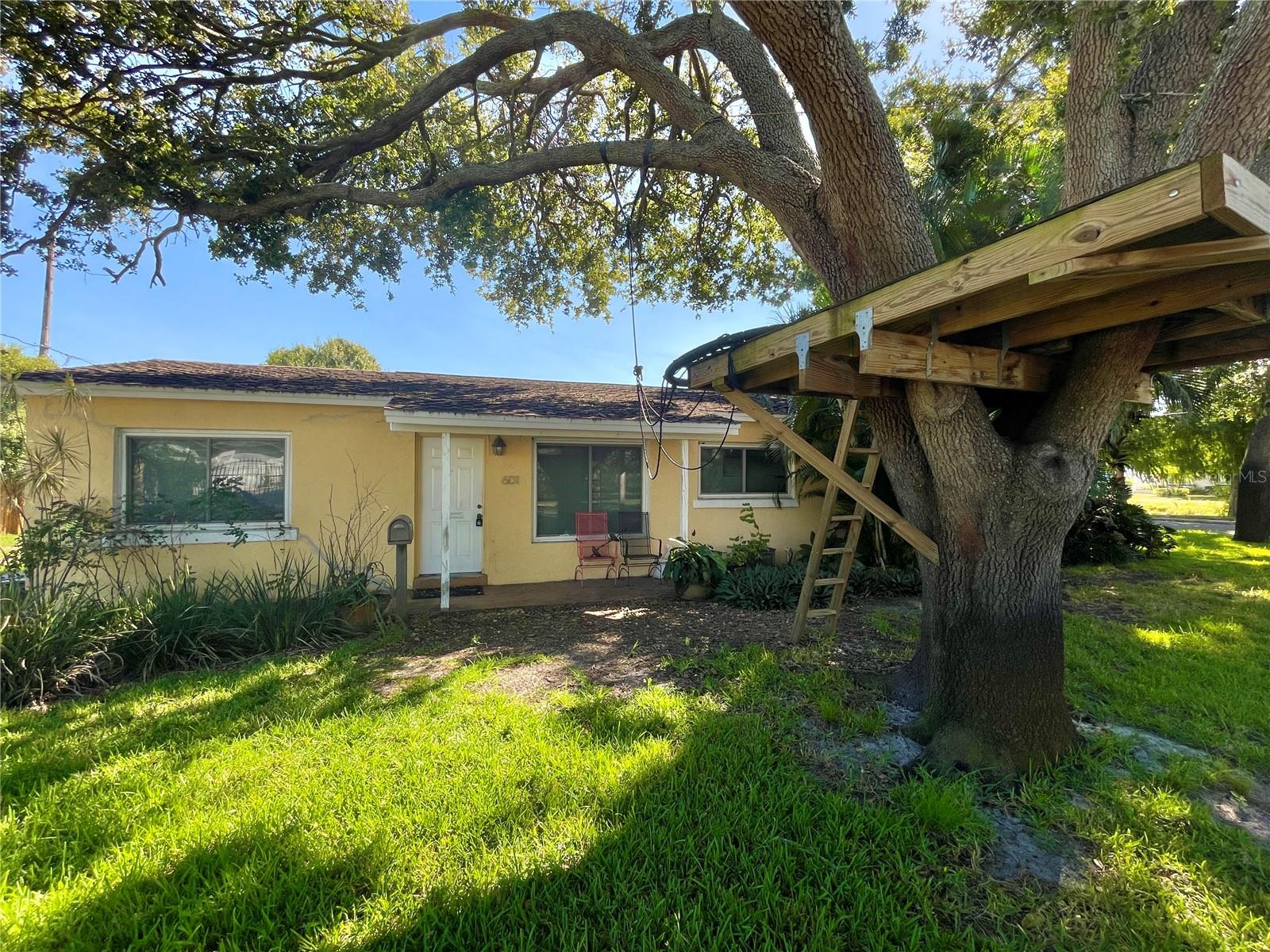 Single Family Residence em ST PETERSBURG, FL - Daniel Dourado