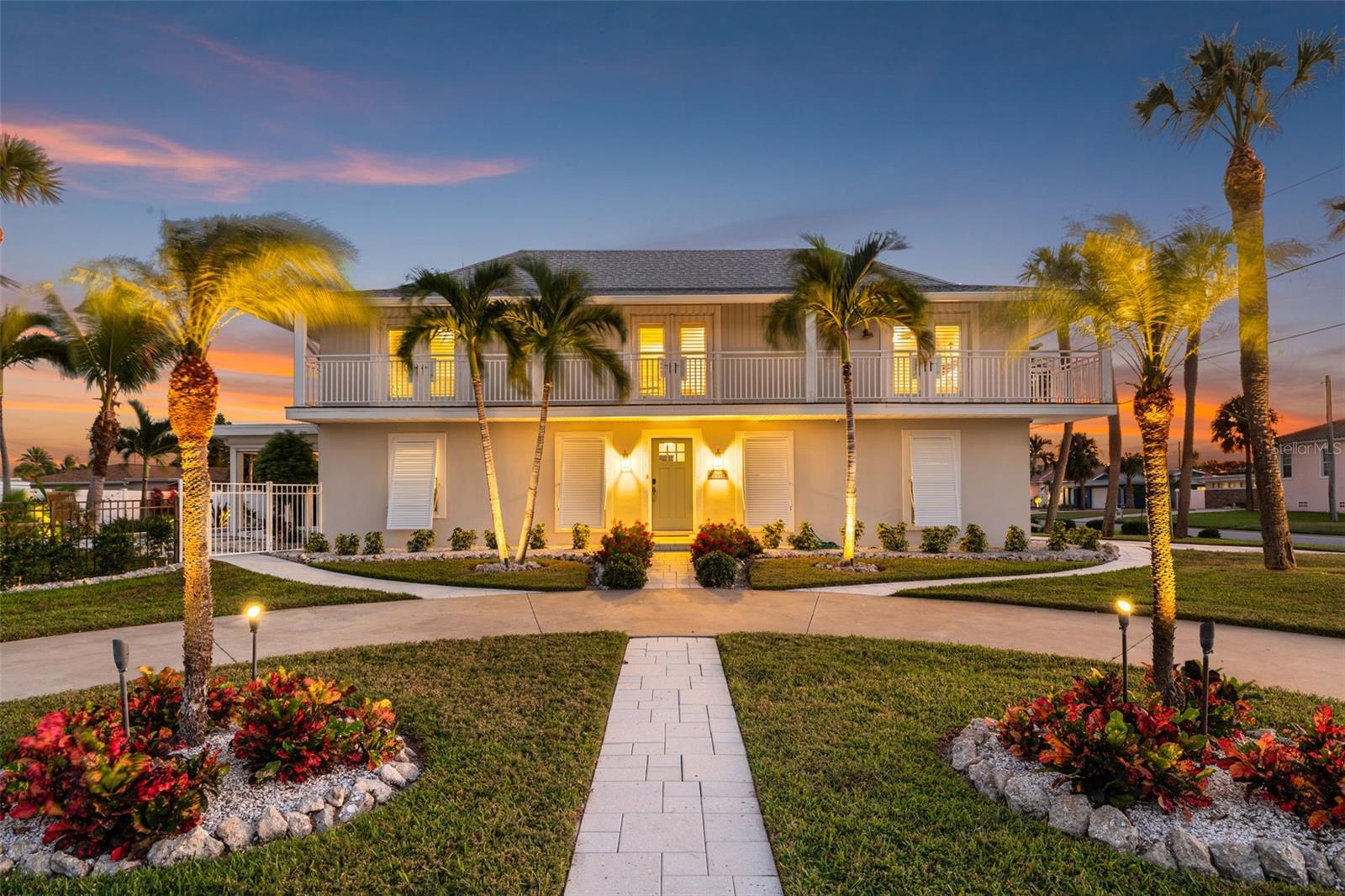 Single Family Residence in BELLEAIR BEACH, FL - Daniel Dourado