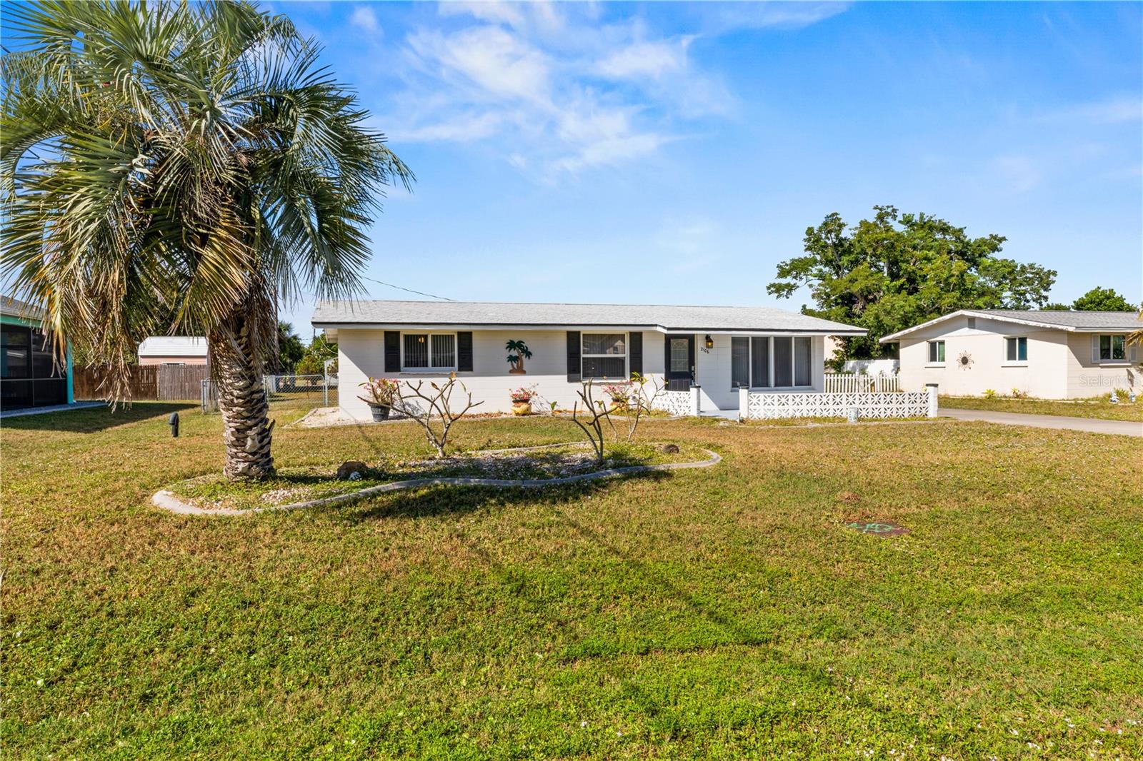 Single Family Residence in ENGLEWOOD, FL - Daniel Dourado