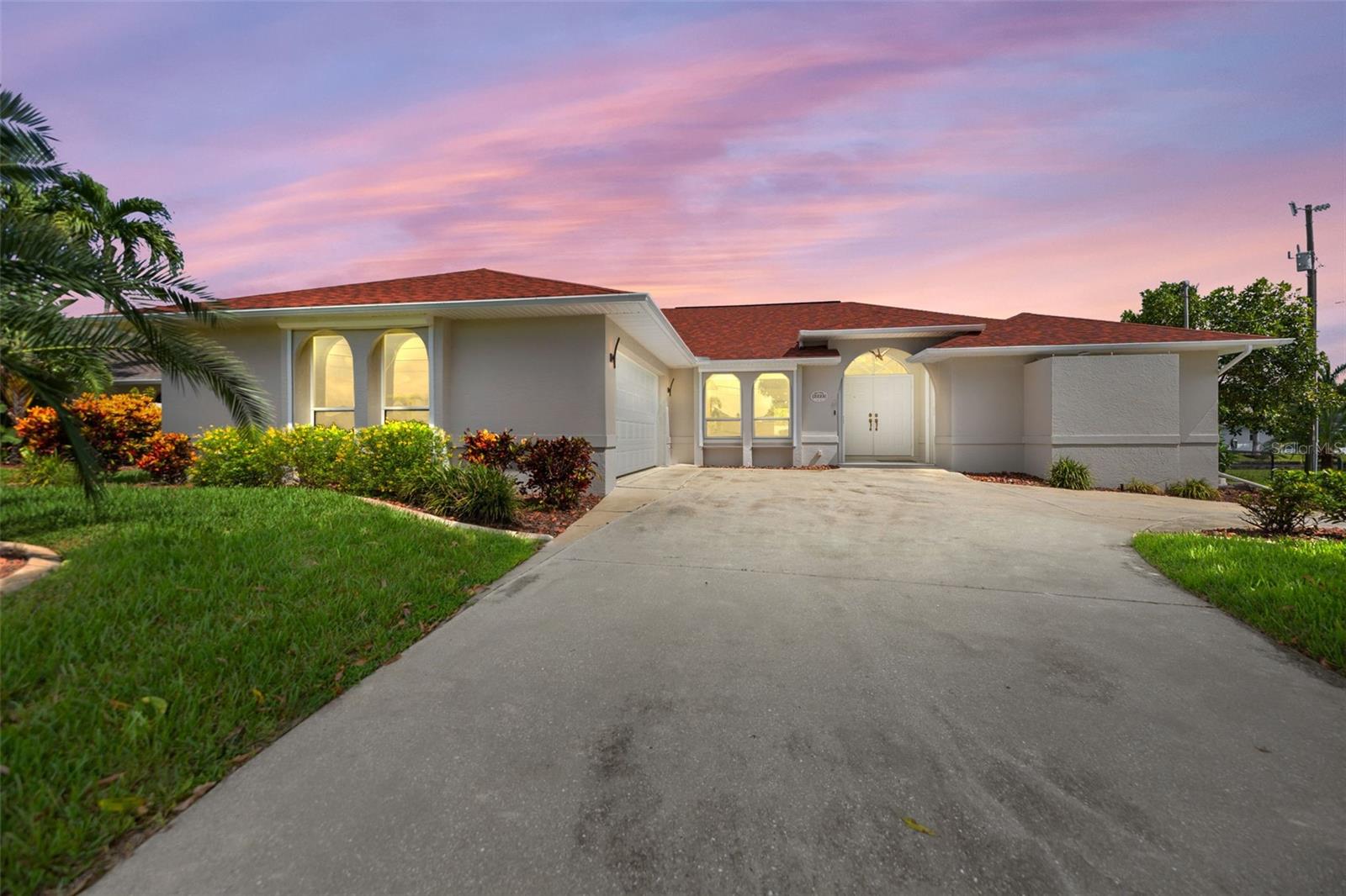 Single Family Residence in CAPE CORAL, FL - Daniel Dourado